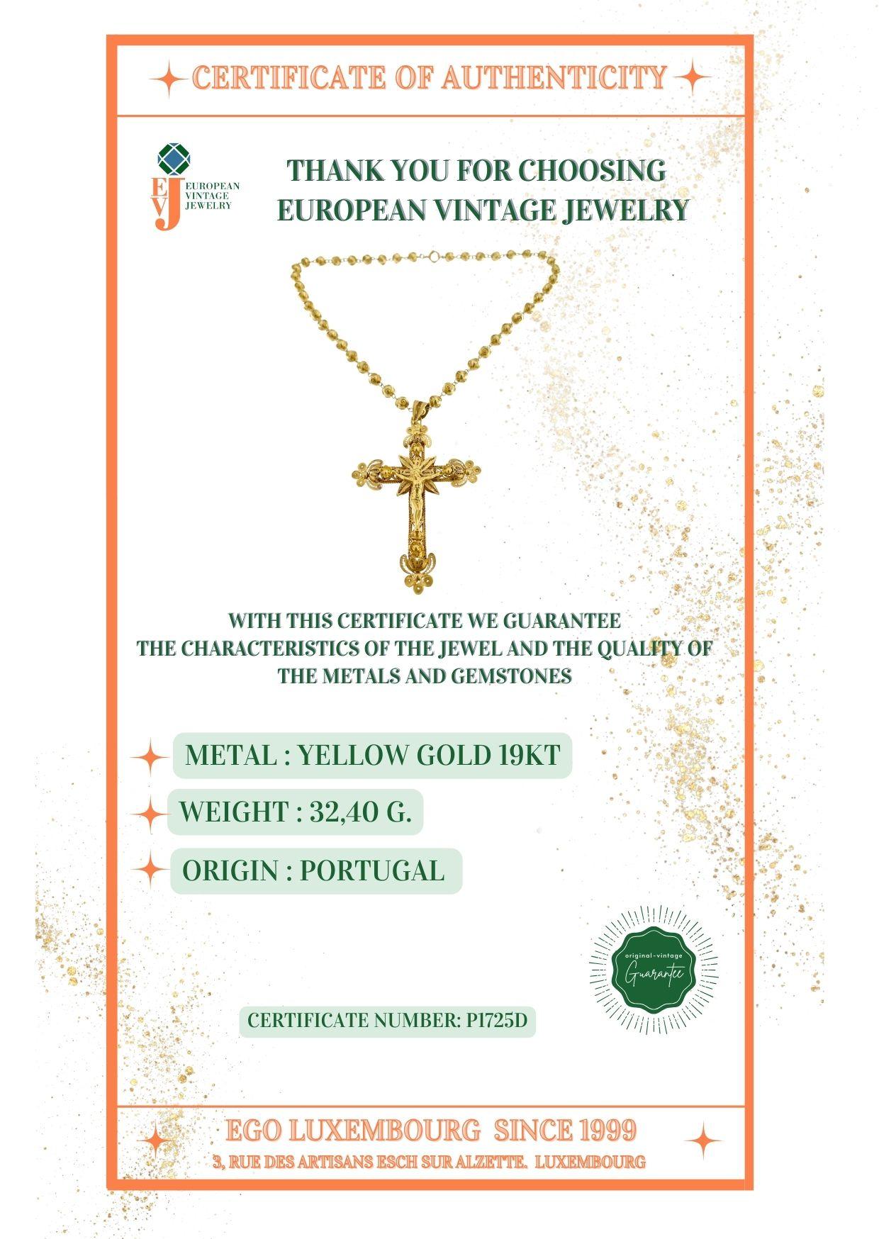 Traditional Hand-Made Portuguese Crucifix with Chain 19 karat Yellow Gold For Sale 6