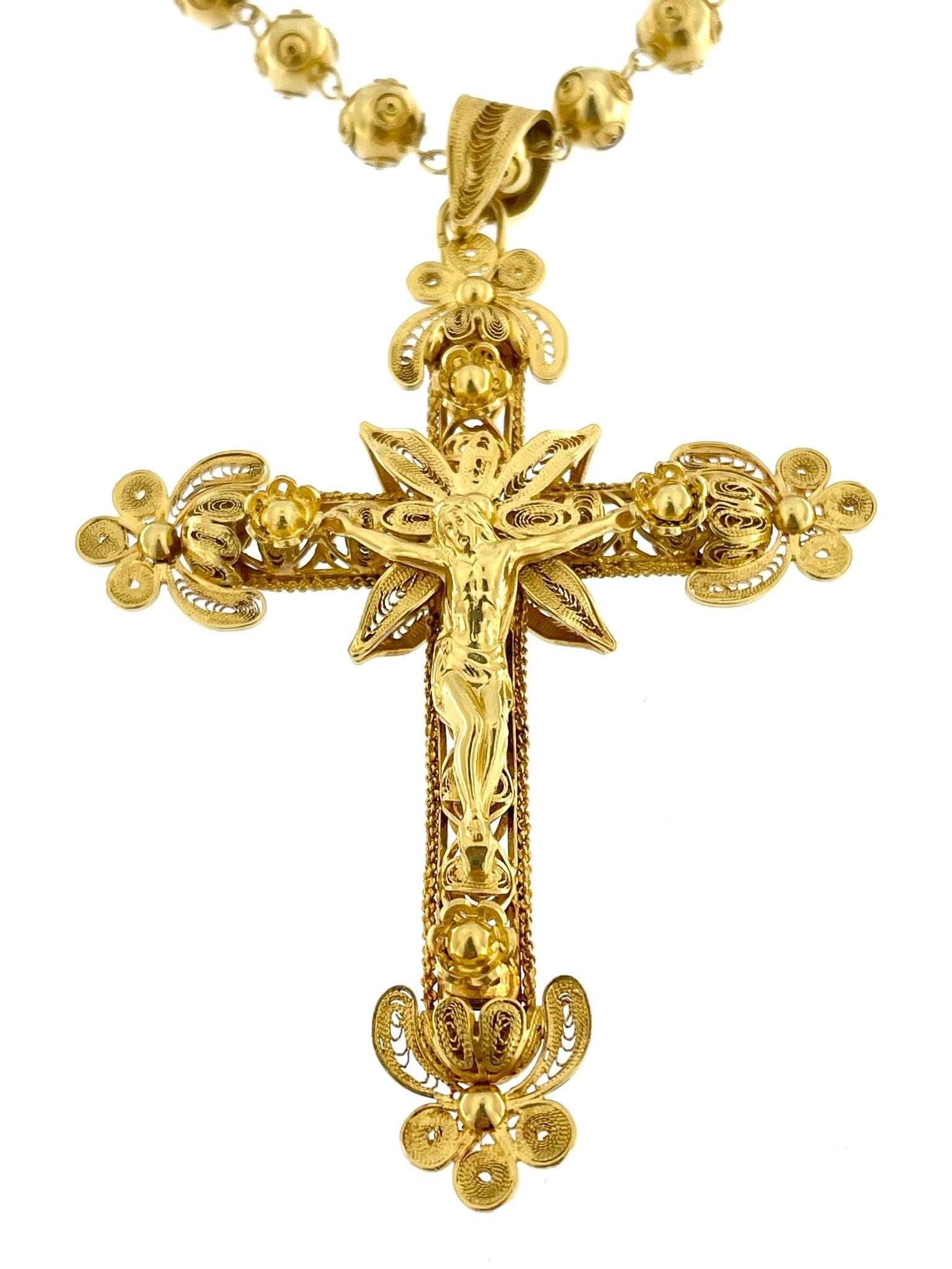 Artisan Traditional Hand-Made Portuguese Crucifix with Chain 19 karat Yellow Gold For Sale
