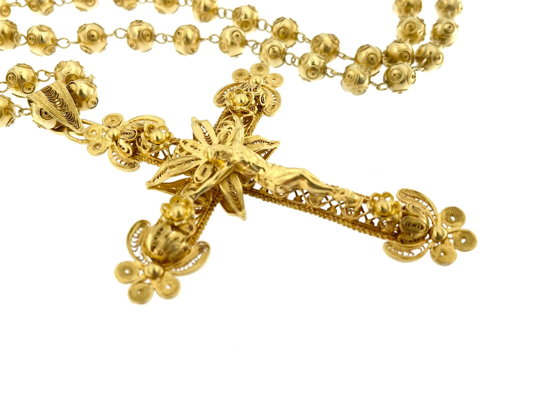 Traditional Hand-Made Portuguese Crucifix with Chain 19 karat Yellow Gold For Sale 1