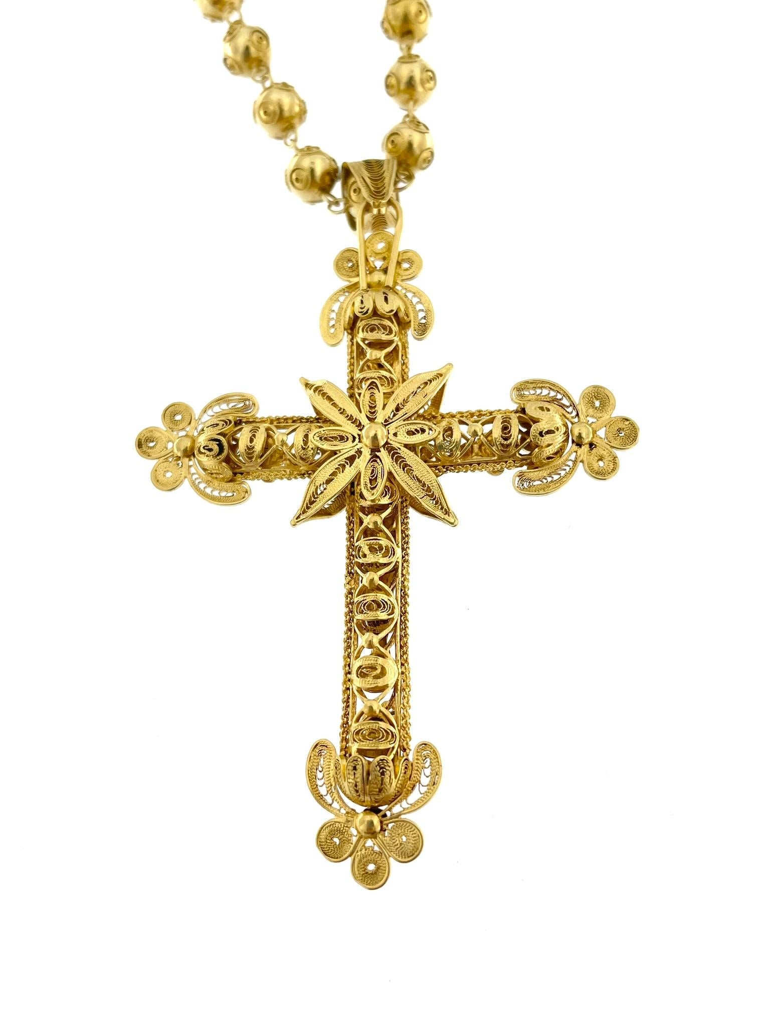 Traditional Hand-Made Portuguese Crucifix with Chain 19 karat Yellow Gold For Sale 2