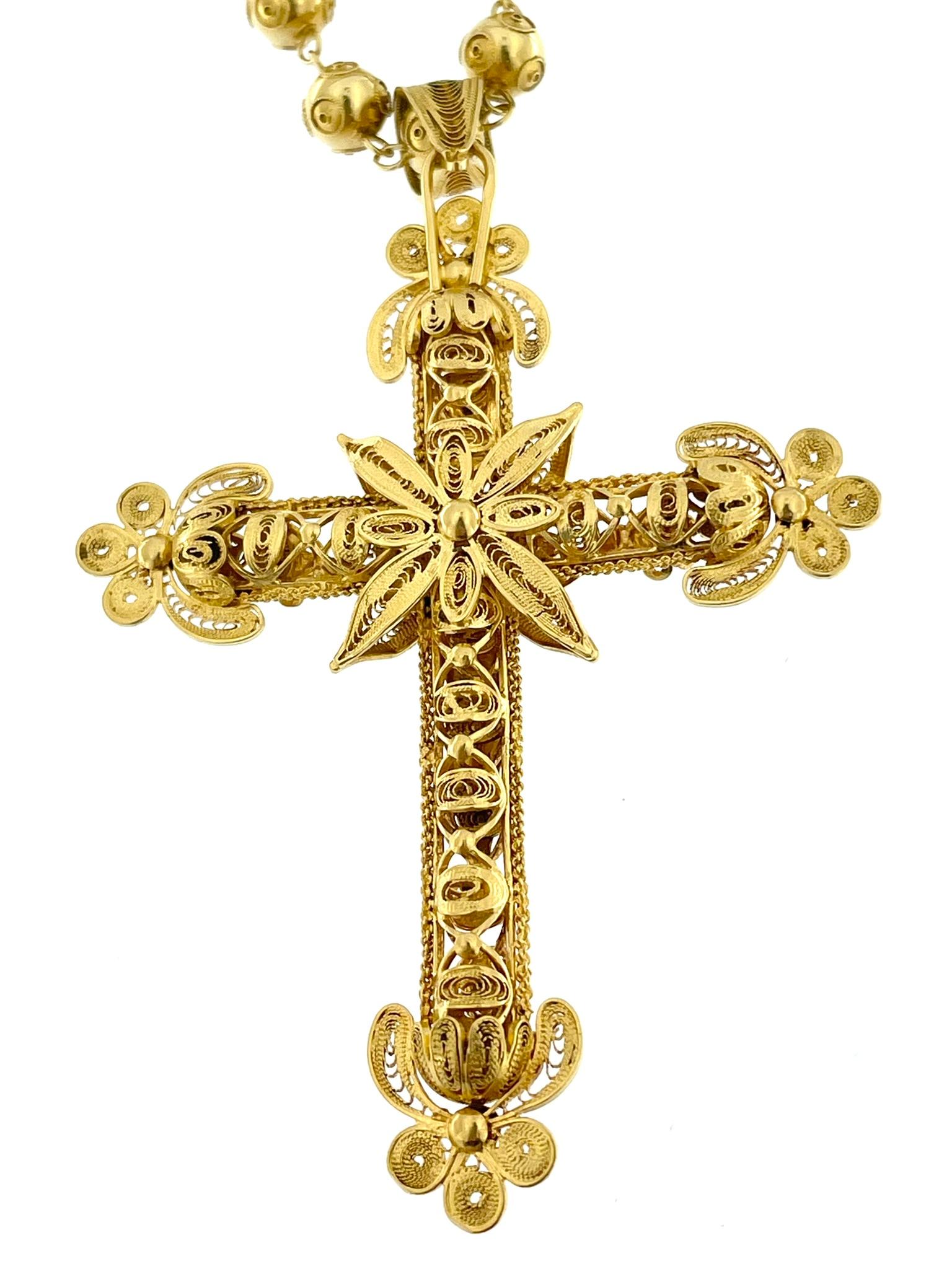 Traditional Hand-Made Portuguese Crucifix with Chain 19 karat Yellow Gold For Sale 3