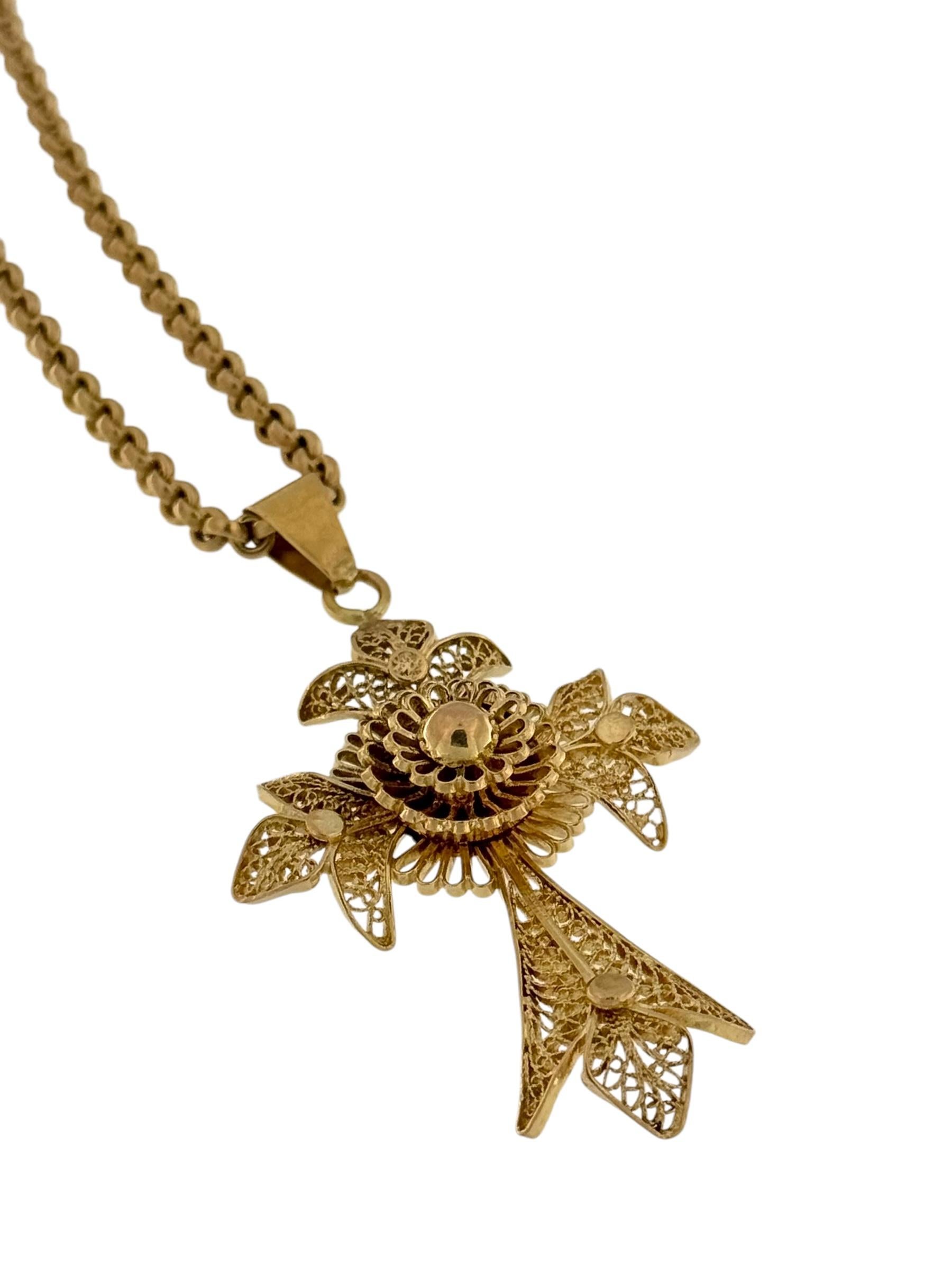Traditional Hand-Made Portuguese Crucifix with Chain 19 karat Yellow Gold For Sale 5