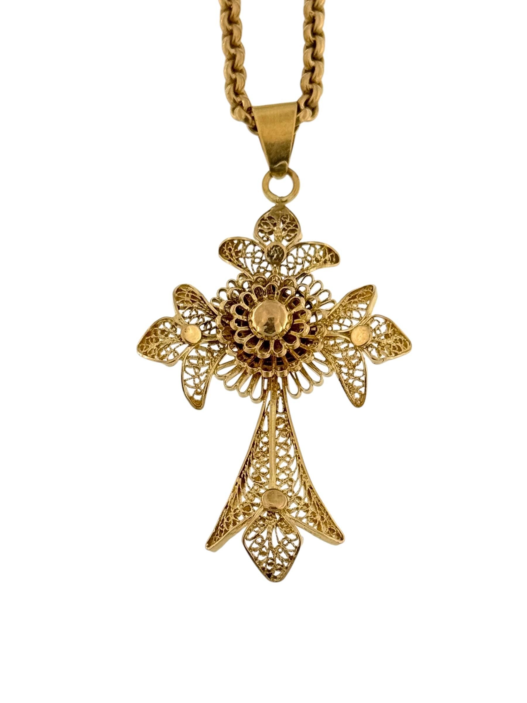 Traditional Hand-Made Portuguese Crucifix with Chain 19 karat Yellow Gold For Sale 6