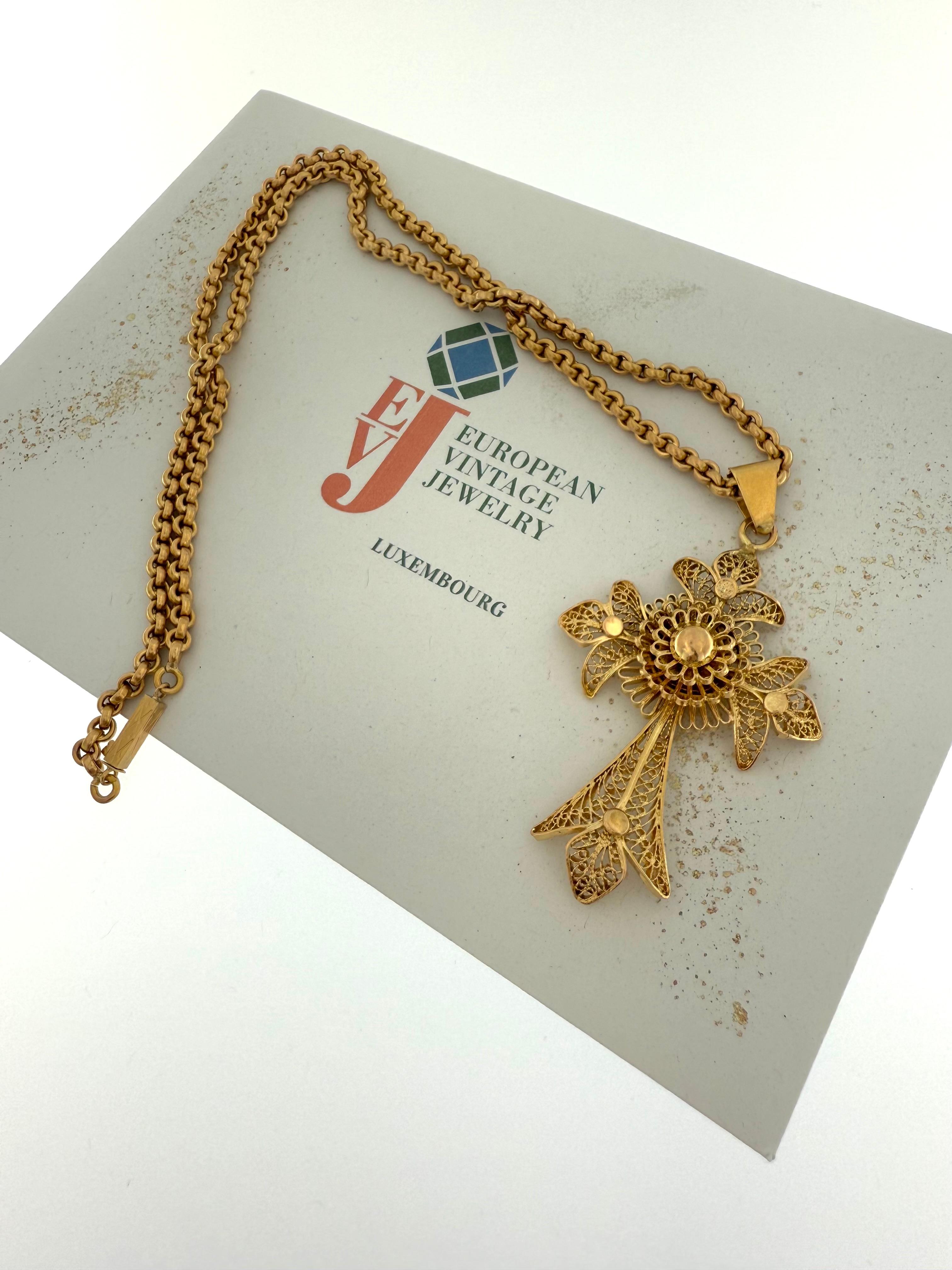 Measurements : 
Chain :  lenght 47.5 cm , width 0.4 cm
Pendant : lenght 7 cm , width 4 cm , depth 0.9 cm

This traditional Portuguese crucifix with chain is a magnificent representation of Portuguese craftsmanship, characterized by intricate details