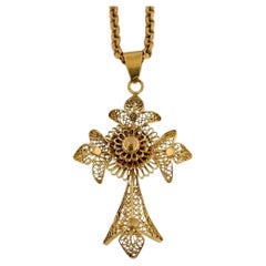 Traditionelles handgefertigtes portugiesisches Kruzifix aus 19 Karat Gelbgold mit Kette