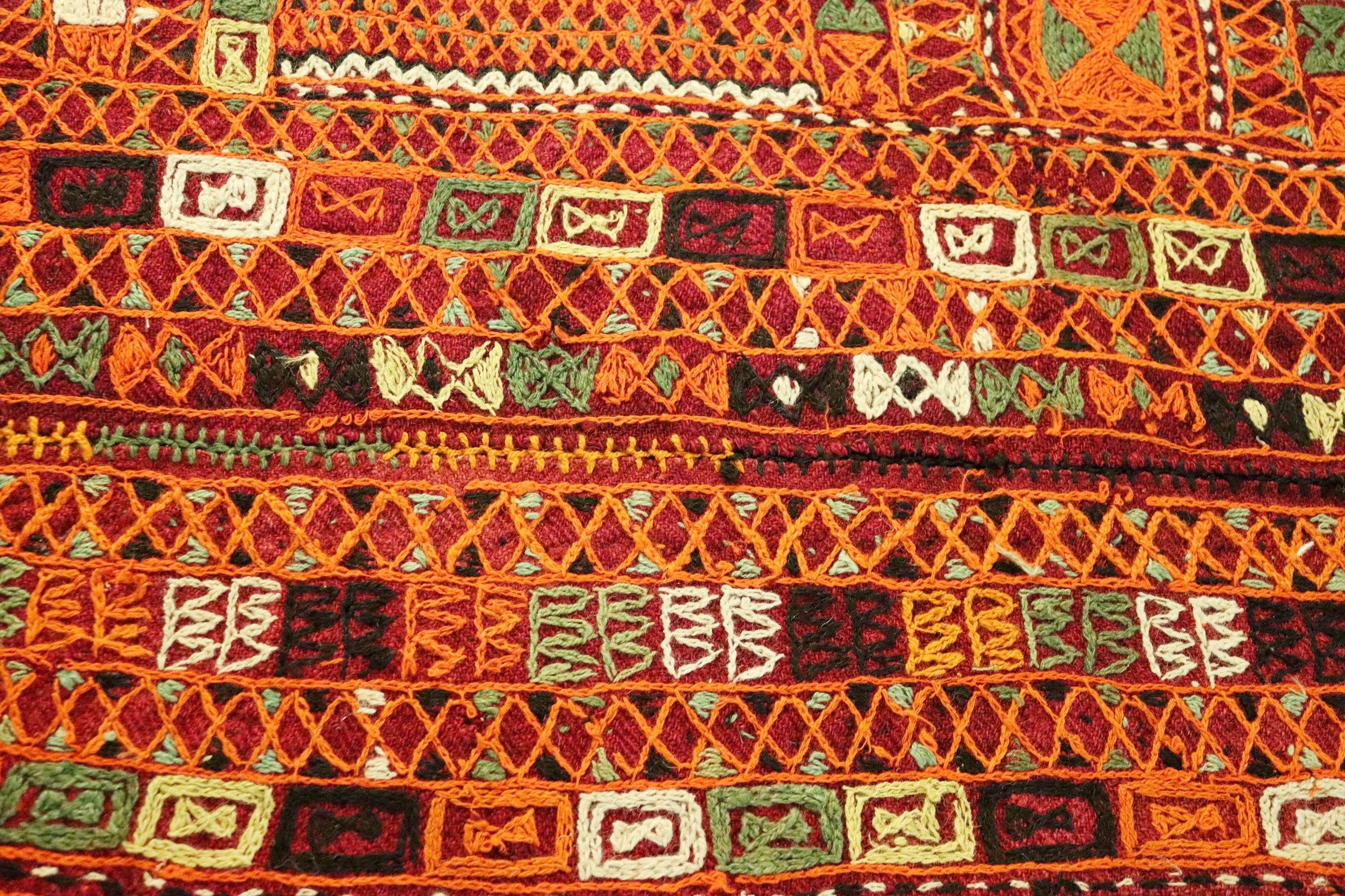 Traditioneller Hand Made Rechteckiger Flächenteppich Teppich Rot Made in Iraq (20. Jahrhundert) im Angebot