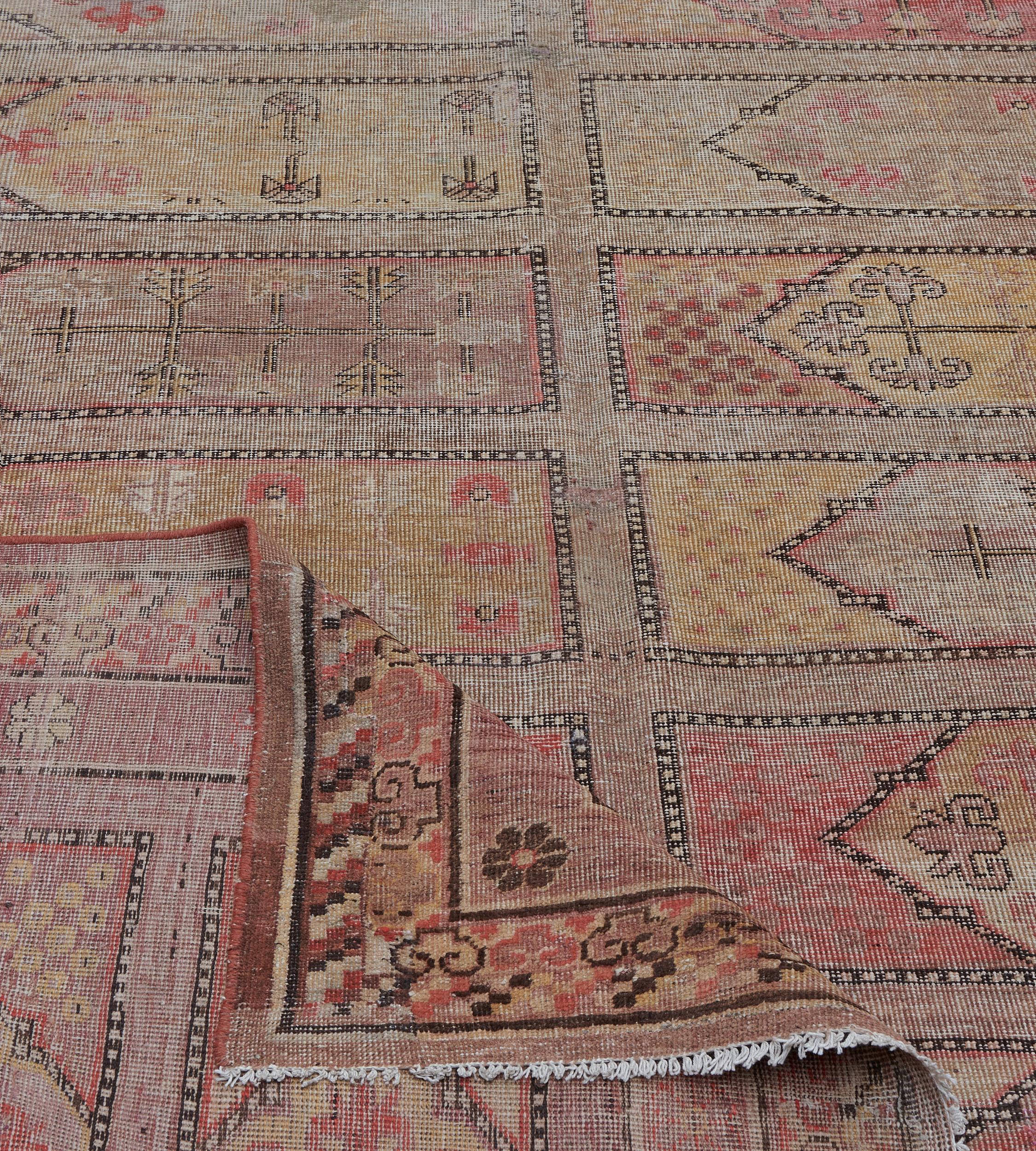 Traditioneller handgewebter Samarkand Khotan-Teppich im Angebot 1