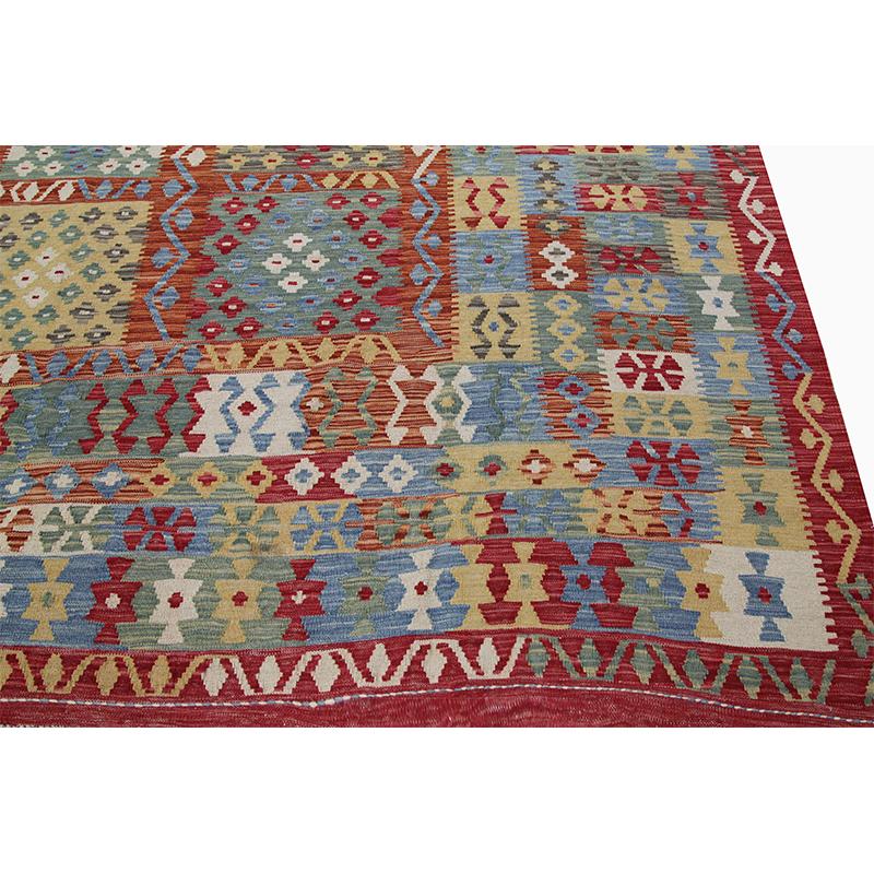 Traditional Handwoven Turkish Kilim Rug In Excellent Condition For Sale In Dallas, TX