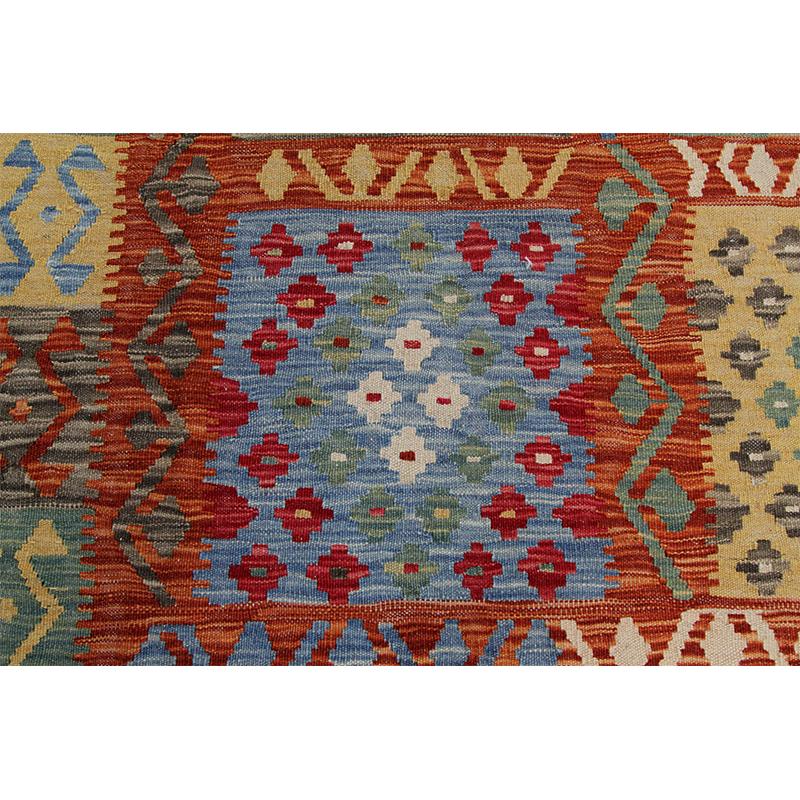 Late 20th Century Traditional Handwoven Turkish Kilim Rug For Sale