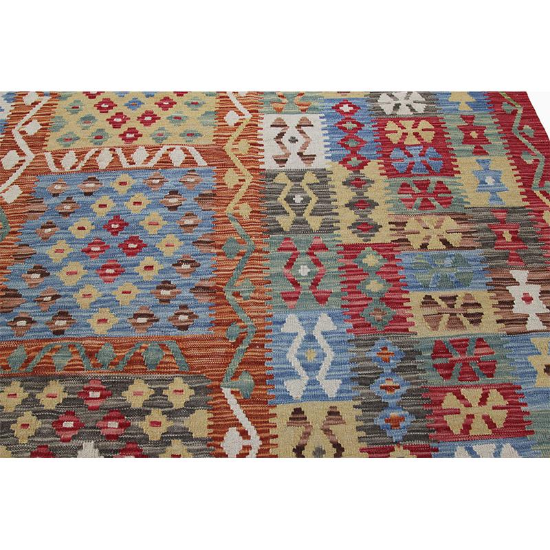 Wool Traditional Handwoven Turkish Kilim Rug For Sale