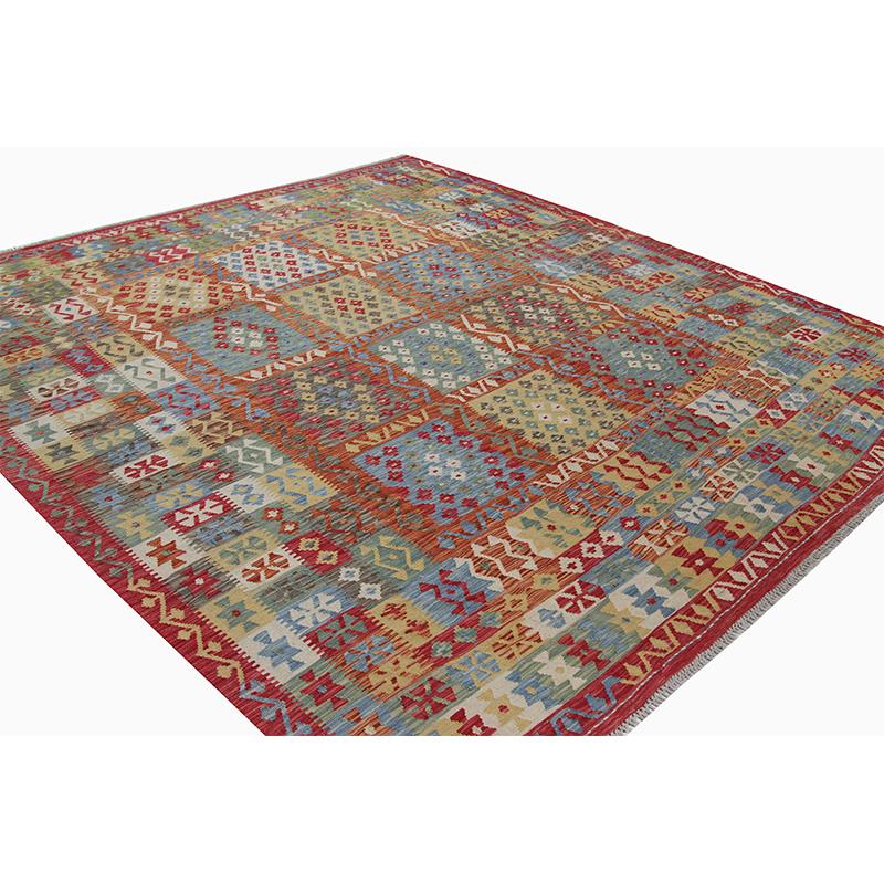 Traditional Handwoven Turkish Kilim Rug For Sale 3