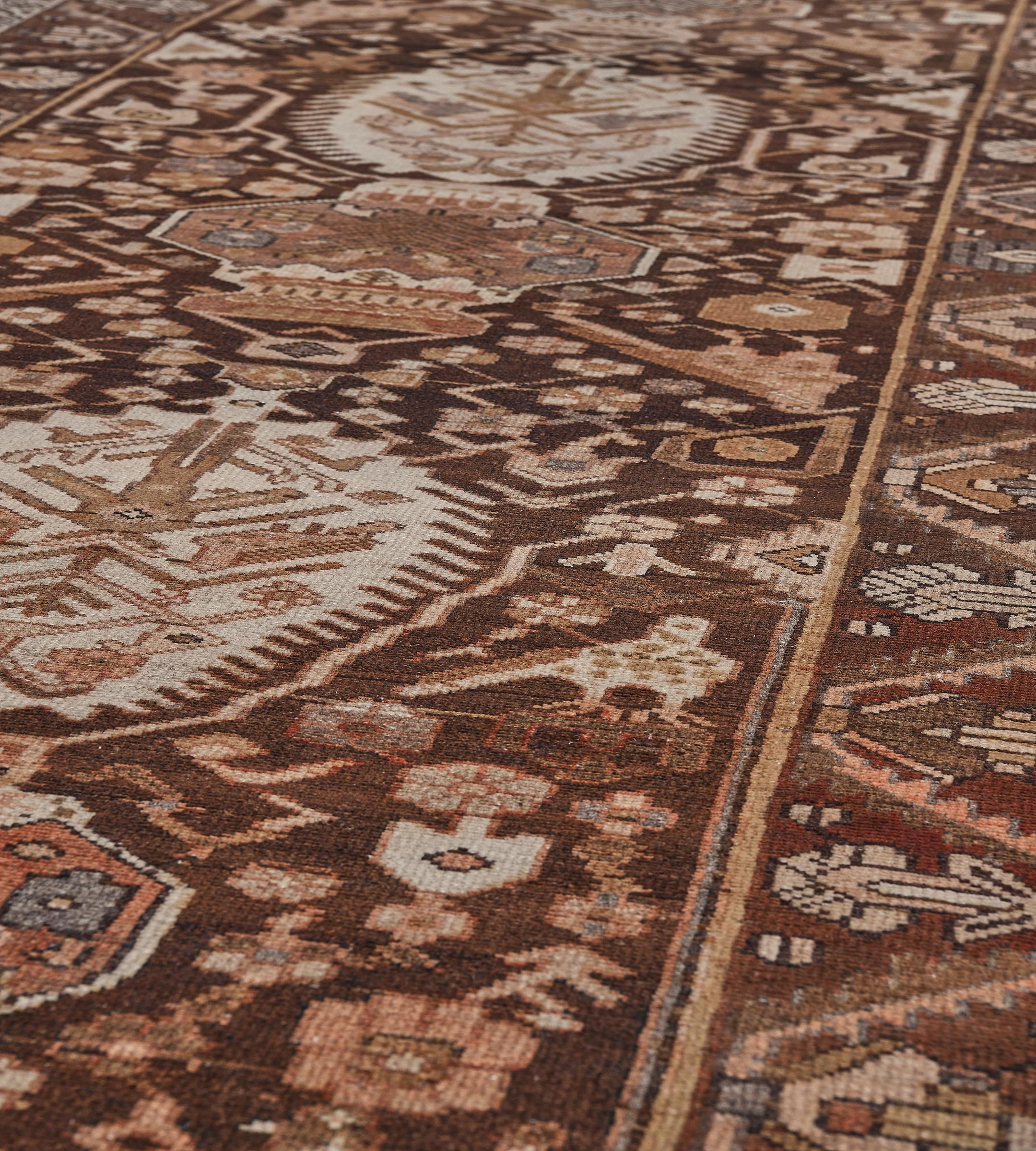 Traditioneller handgewebter Läufer aus Wolle Brown Floral Persian Bakhtiari (20. Jahrhundert) im Angebot