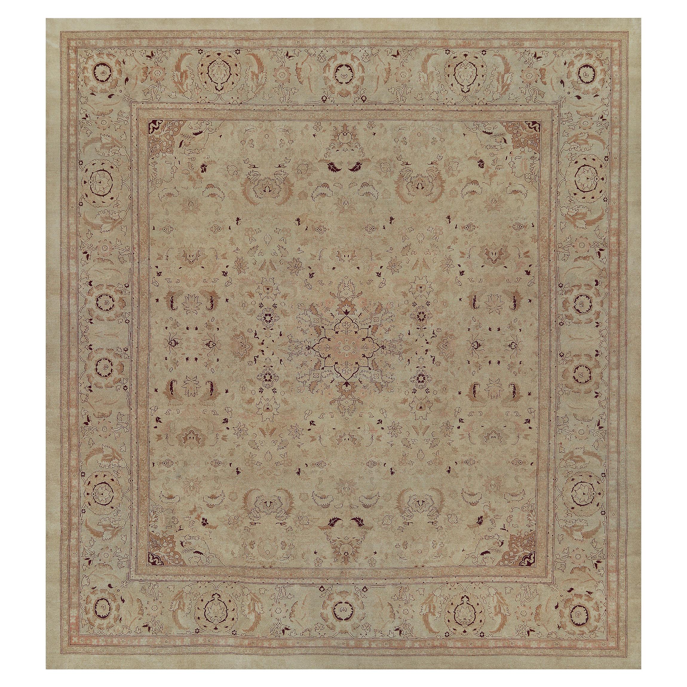 Traditional Hand-woven Wool Indian Agra Rug For Sale
