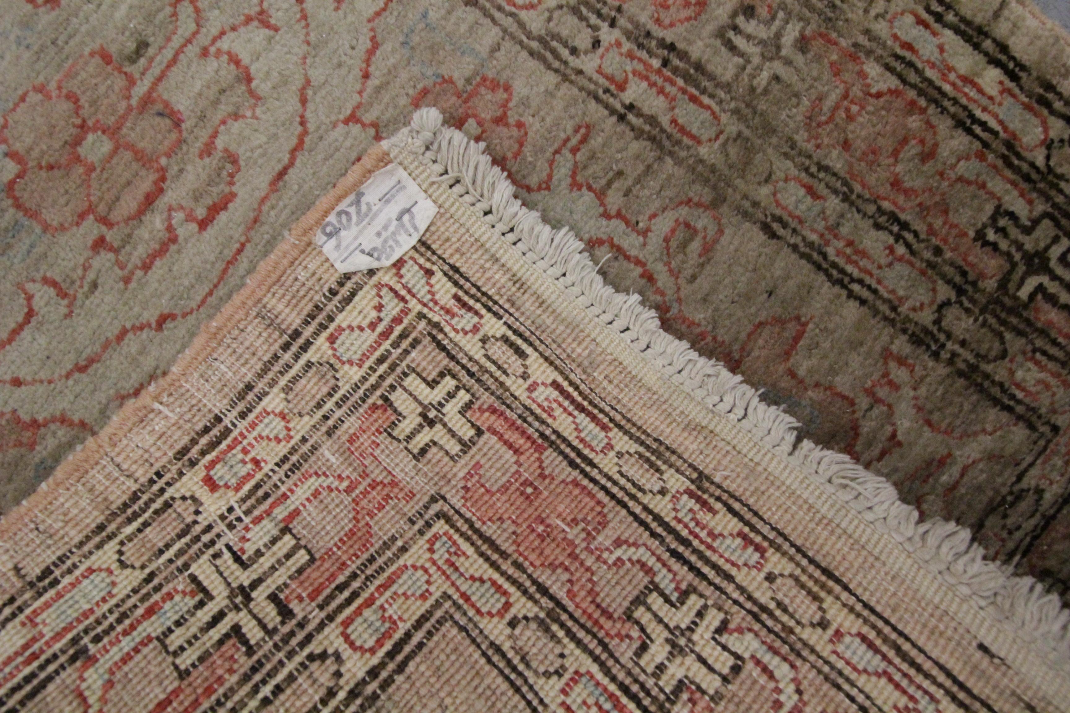 Traditional Handmade Beige Wool Runner Rug Long Oriental Floral Carpet In Excellent Condition For Sale In Hampshire, GB