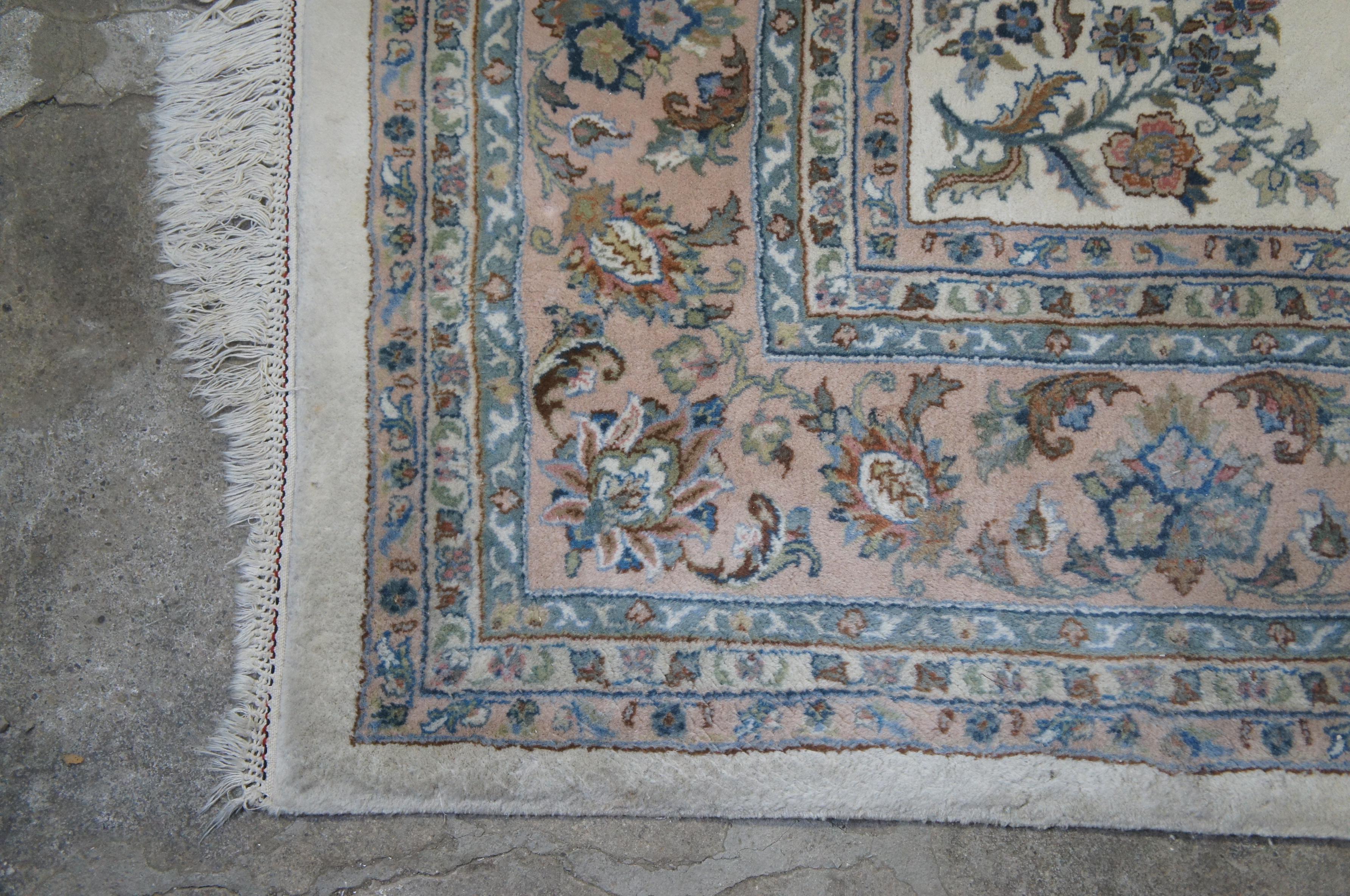 Traditional Handmade Royal Indo Oriental Floral All over Area Rug  In Good Condition For Sale In Dayton, OH
