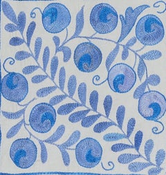 Housse de coussin traditionnelle en soie brodée à la main en textile Suzani. 17 "x18"