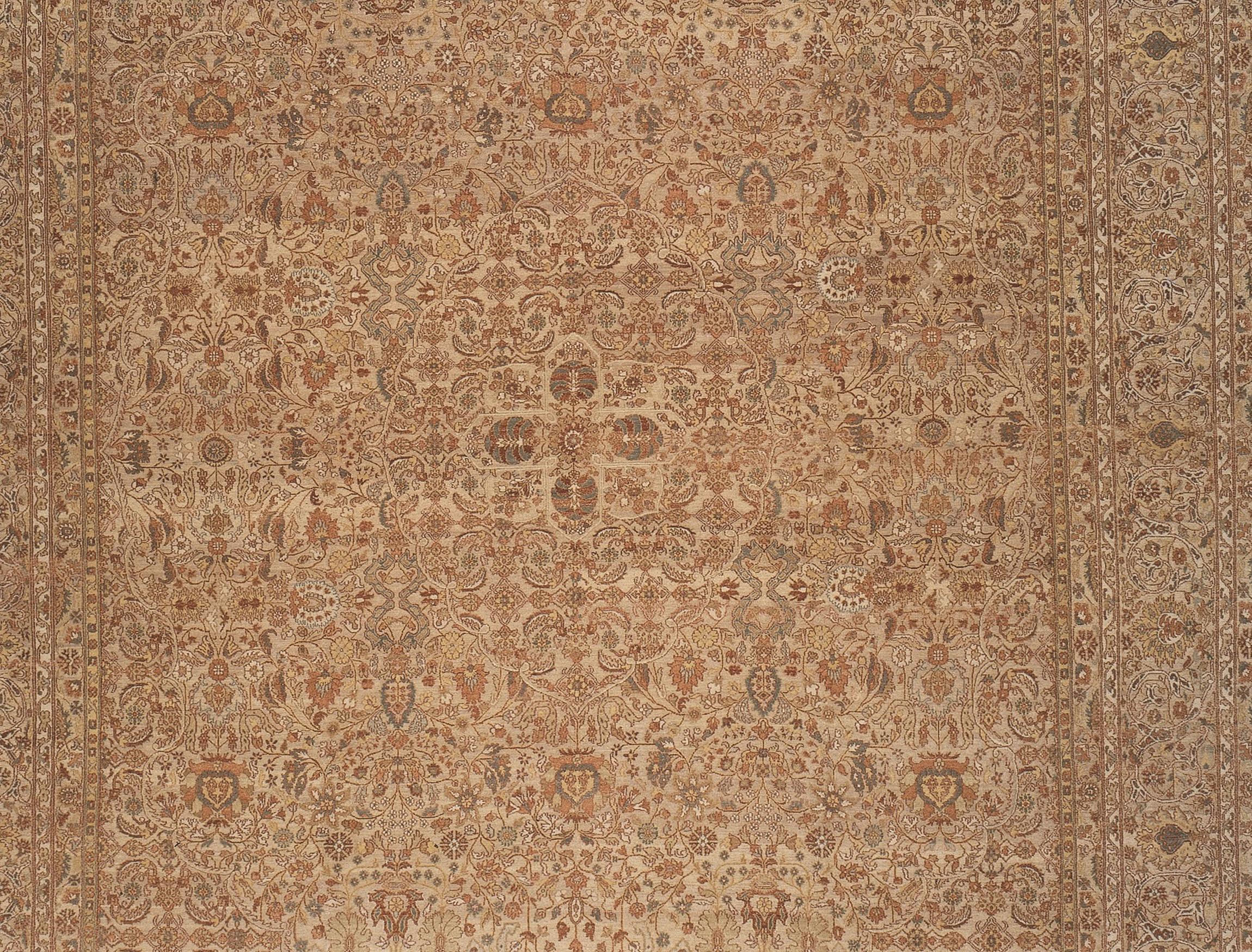 I laboratori Hadji Jalili erano famosi in tutto il mondo per la produzione di impeccabili tappeti di Tabriz durante l'ultima parte del XIX secolo e il primo quarto del XX secolo (1880-1915). Un tempo situati a Tabriz (Persia nord-occidentale),