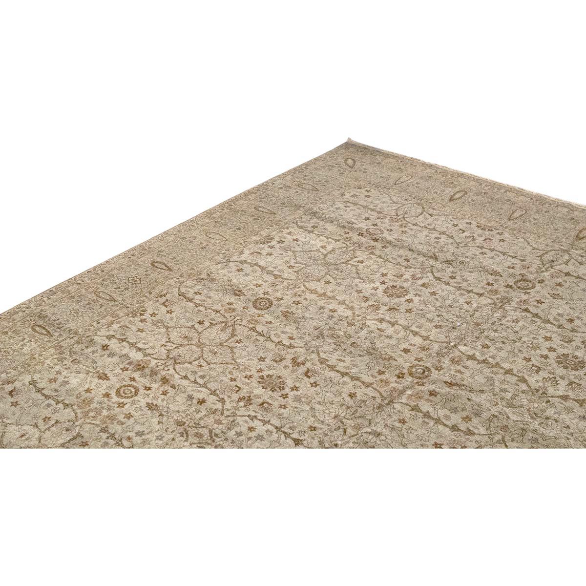 I laboratori Hadji Jalili erano famosi in tutto il mondo per la produzione di impeccabili tappeti di Tabriz durante l'ultima parte del XIX secolo e il primo quarto del XX secolo (1880-1915). Un tempo situati a Tabriz (Persia nord-occidentale),