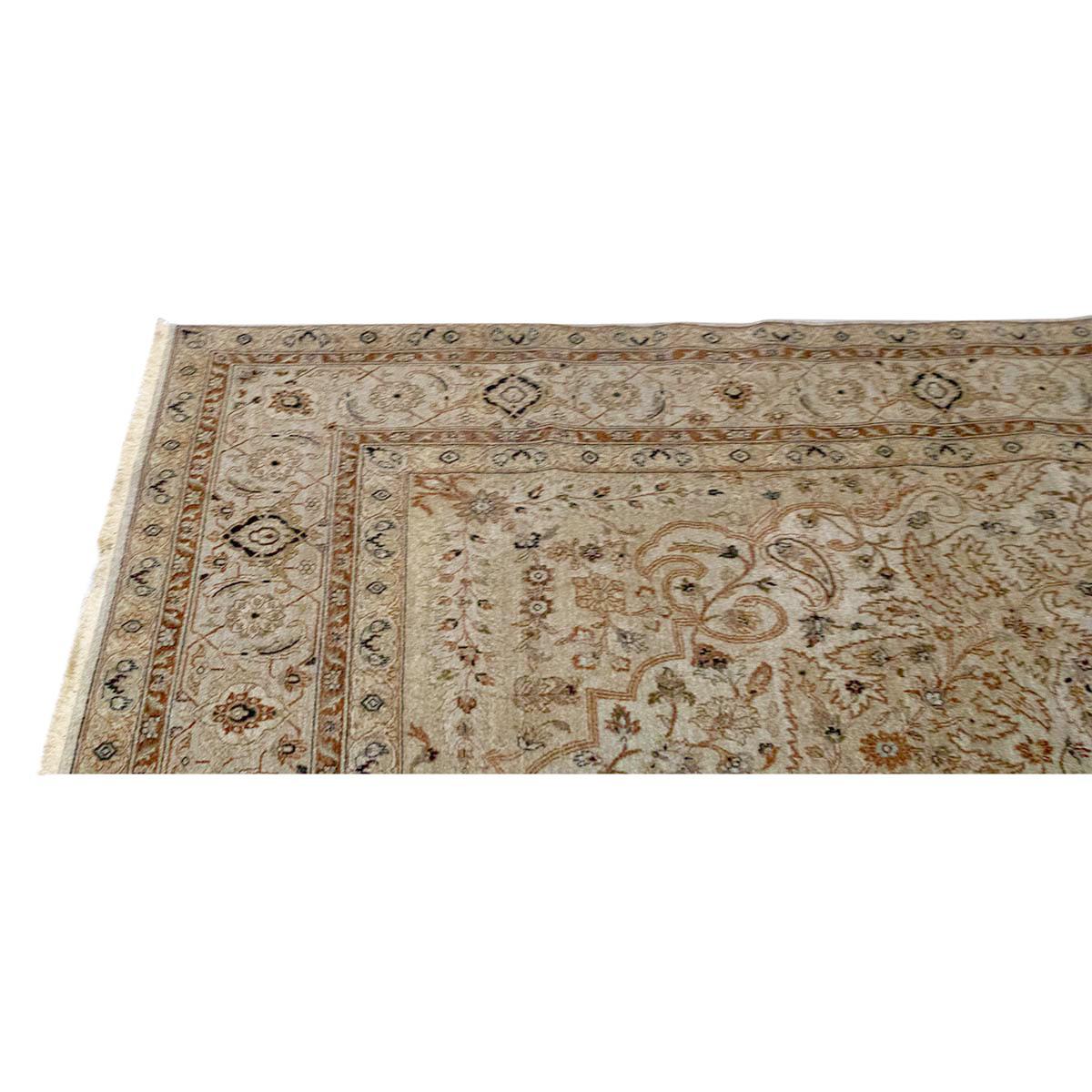 I laboratori Hadji Jalili erano famosi in tutto il mondo per la produzione di impeccabili tappeti di Tabriz durante l'ultima parte del XIX secolo e il primo quarto del XX secolo (1880-1915). Un tempo situati a Tabriz (Persia nord-occidentale),