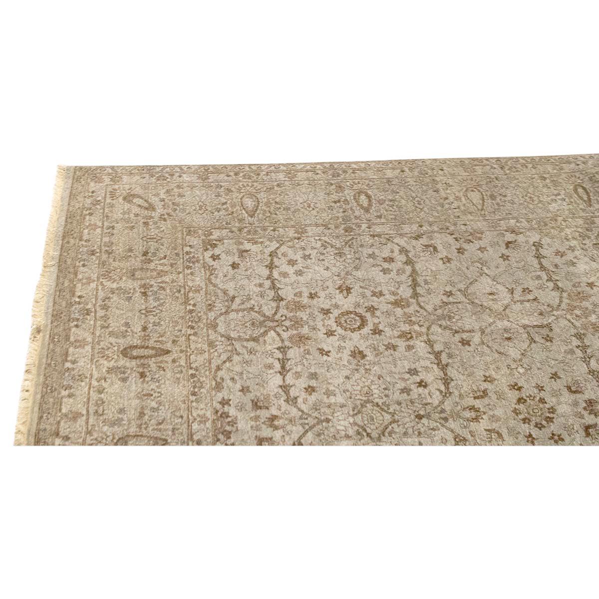 Annodato a mano Tradizionale tessuto a mano di lusso Hadji Jalili Tabriz Beige / Beige in vendita
