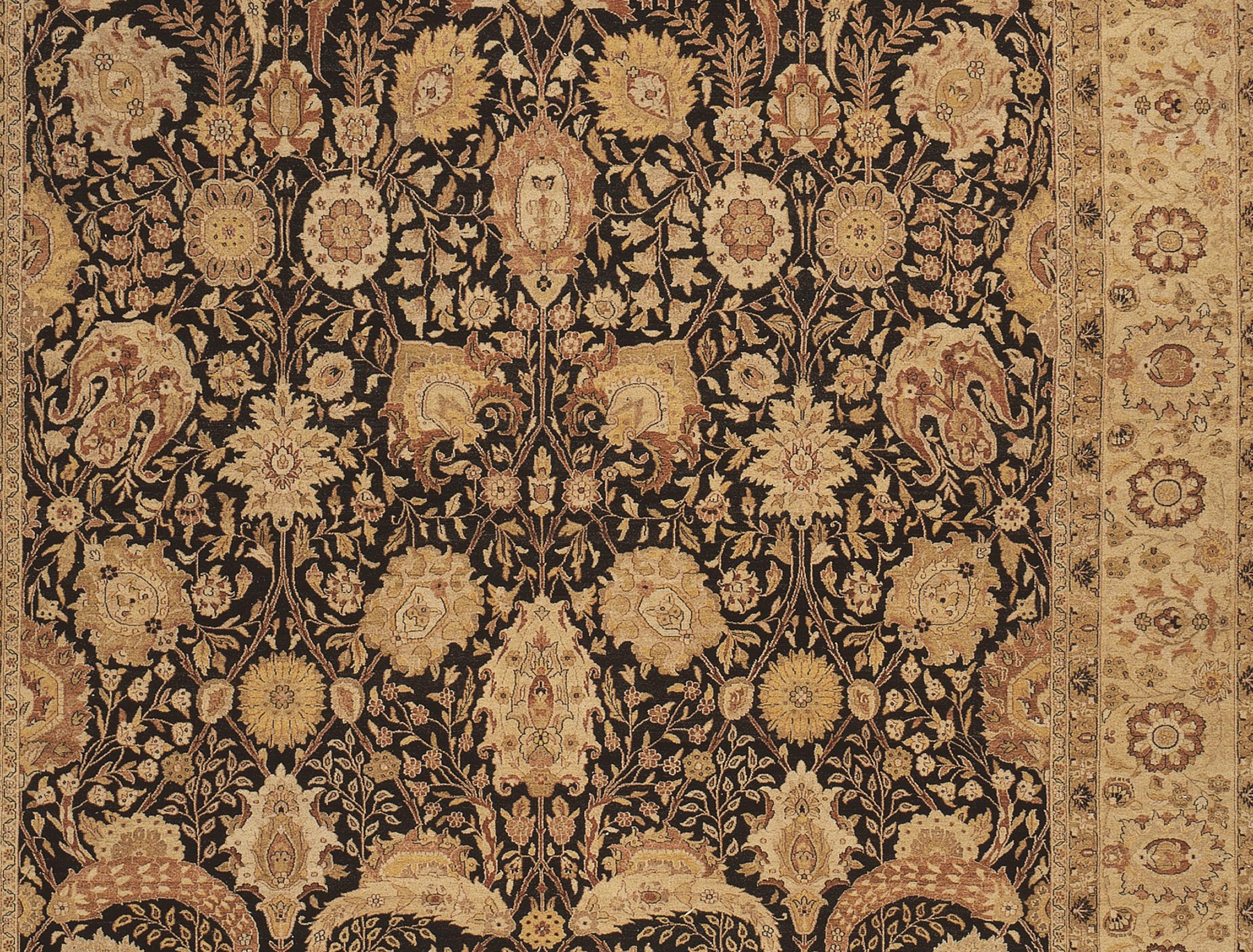 I laboratori Hadji Jalili erano famosi in tutto il mondo per la produzione di impeccabili tappeti di Tabriz durante l'ultima parte del XIX secolo e il primo quarto del XX secolo (1880-1915). Un tempo situati a Tabriz (Persia nord-occidentale),
