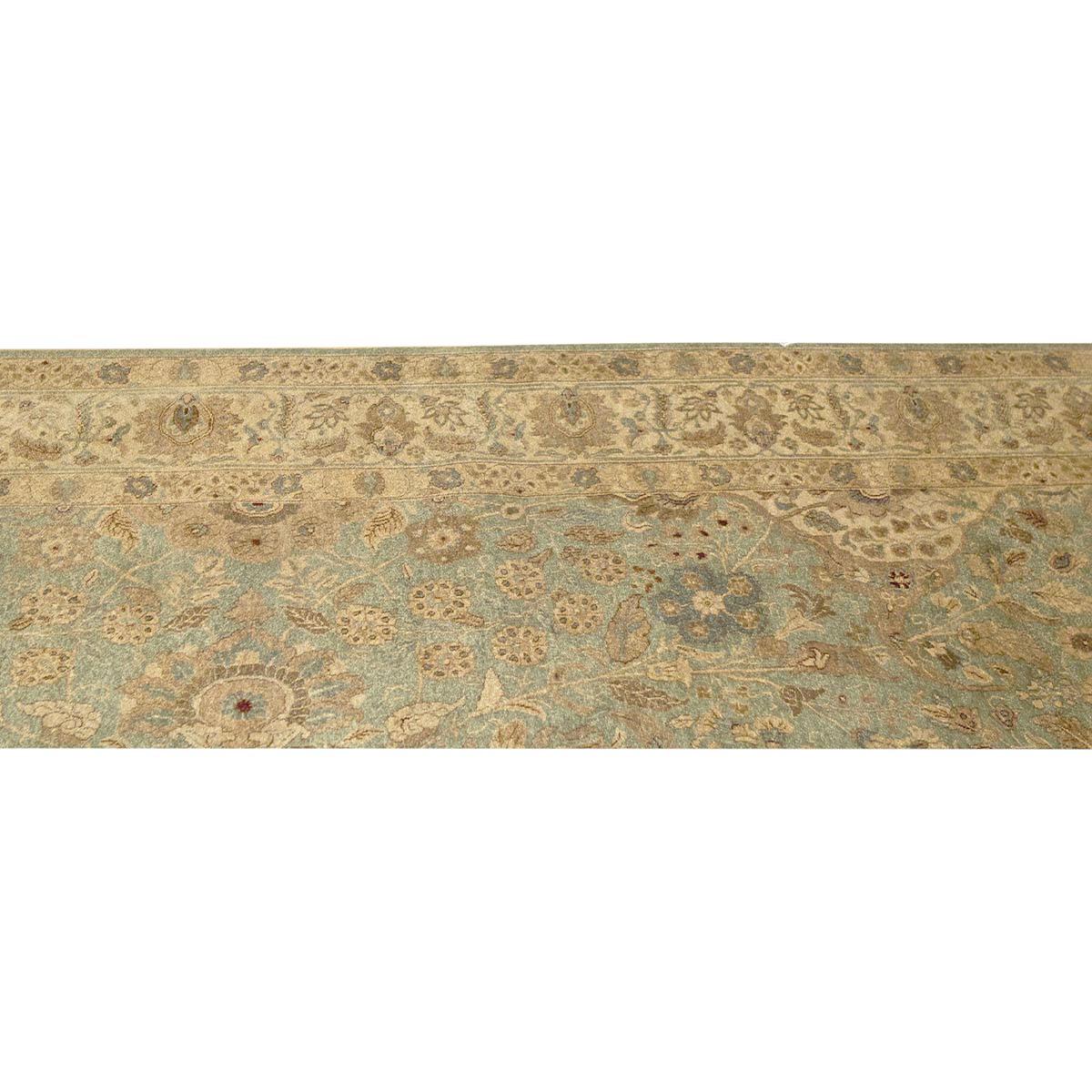 Traditioneller handgewebter luxuriöser Hadji Jalili-Tabriz in Hellblau / Beige (Handgeknüpft) im Angebot