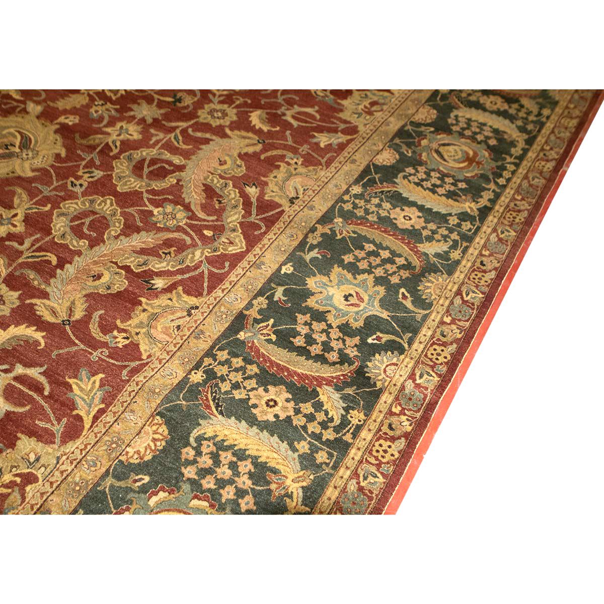 Les ateliers Hadji Jalili étaient réputés dans le monde entier pour leur production de tapis de Tabriz impeccables, de la fin du XIXe siècle au premier quart du XXe siècle (1880-1915). Situés autrefois à Tabriz (nord-ouest de la Perse), ces ateliers