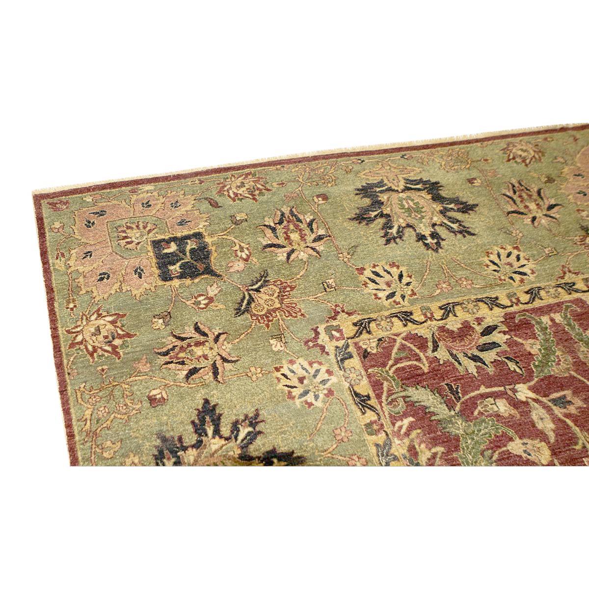 Les ateliers Hadji Jalili étaient réputés dans le monde entier pour leur production de tapis de Tabriz impeccables, de la fin du XIXe siècle au premier quart du XXe siècle (1880-1915). Situés autrefois à Tabriz (nord-ouest de la Perse), ces ateliers