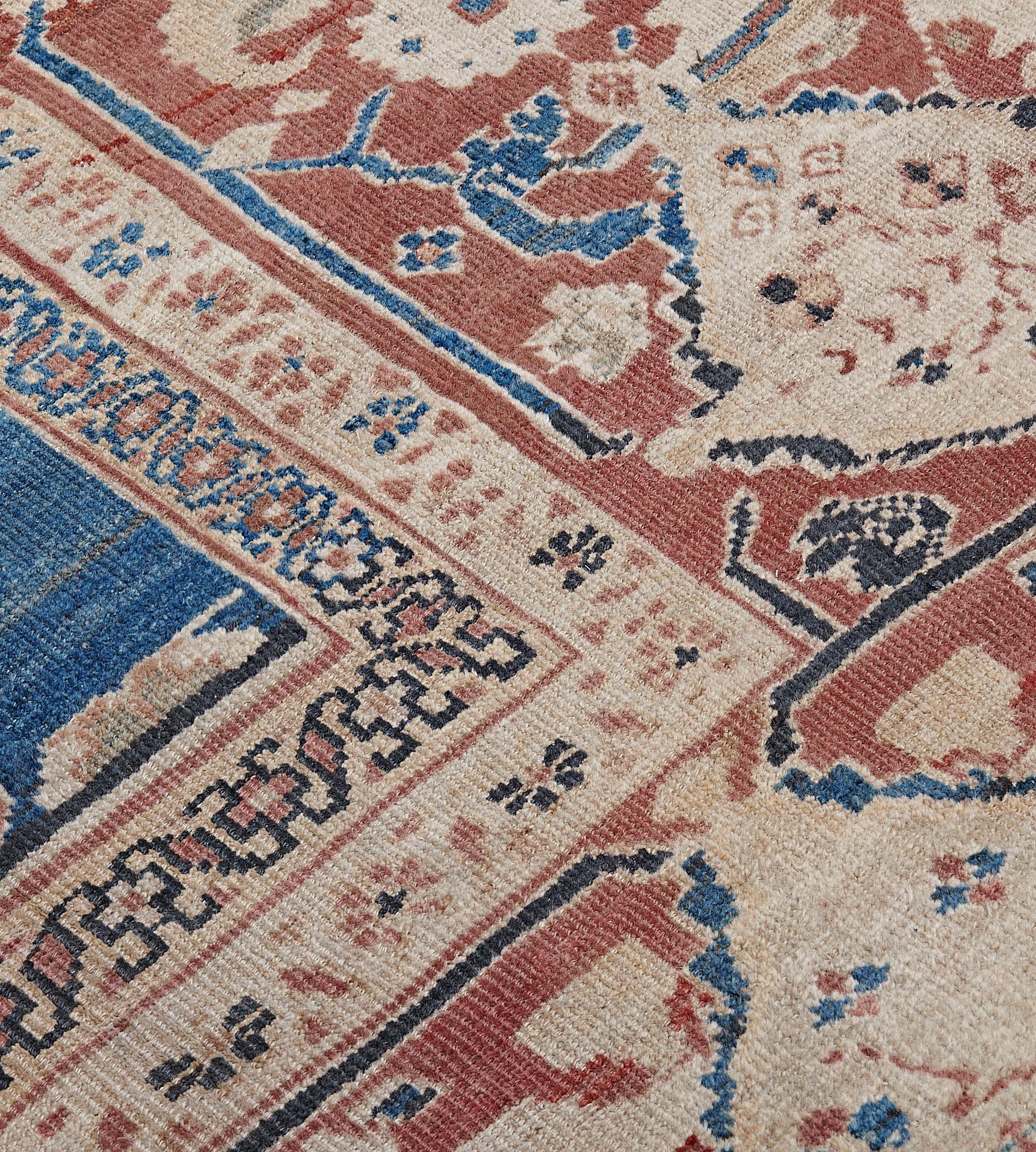 Traditional Handwoven Persian Ziegler Sultanabad Wool Rug In Good Condition For Sale In West Hollywood, CA