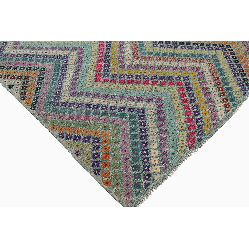 Traditional Handwoven Turkish Kilim Rug For Sale 6