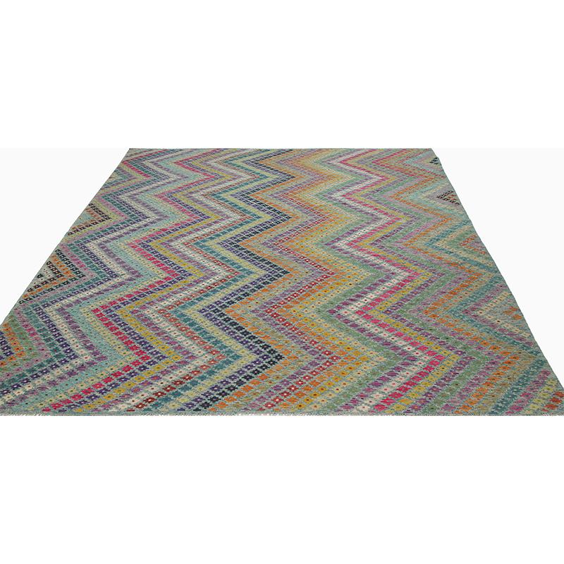 Traditional handwoven Turkish Kilim rug – This fun rug is a beautiful traditional handwoven Turkish Kilim rug featuring a diamond and geometric shape motif in a multicolored design. The lightweight construction makes this rug an excellent choice for
