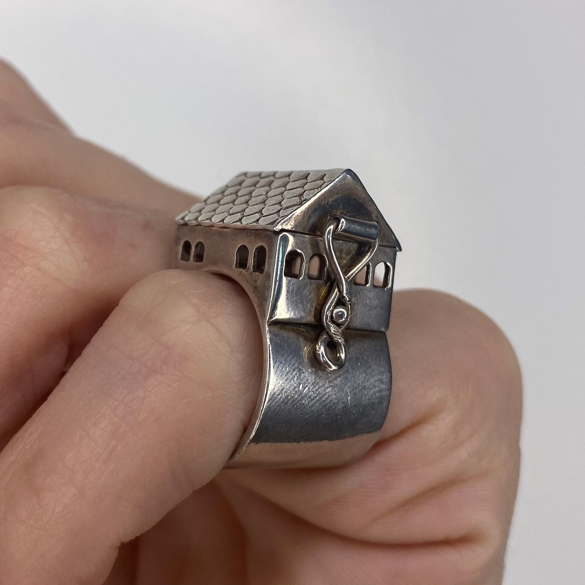 Traditional Hebrew Wedding House-Box Ring in .925 Sterling Silver In Excellent Condition In Miami, FL