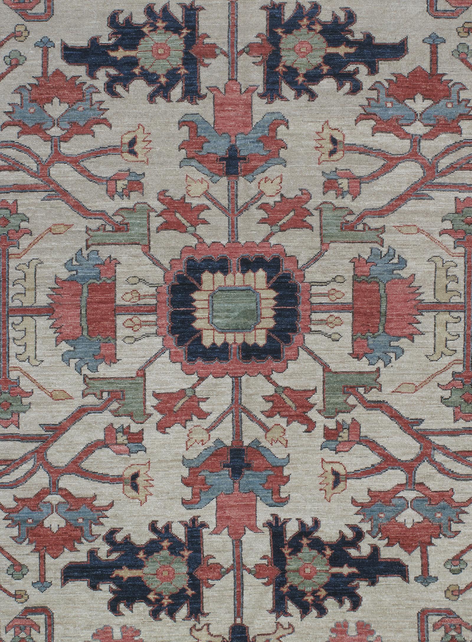 Dieser traditionelle Teppich ist den berühmten Heriz-Teppichen nachempfunden, die im Nordwesten Irans hergestellt wurden und für ihre außergewöhnliche Haltbarkeit bekannt sind. NASIRI setzt die Produktion dieser hochwertigen Teppiche unter