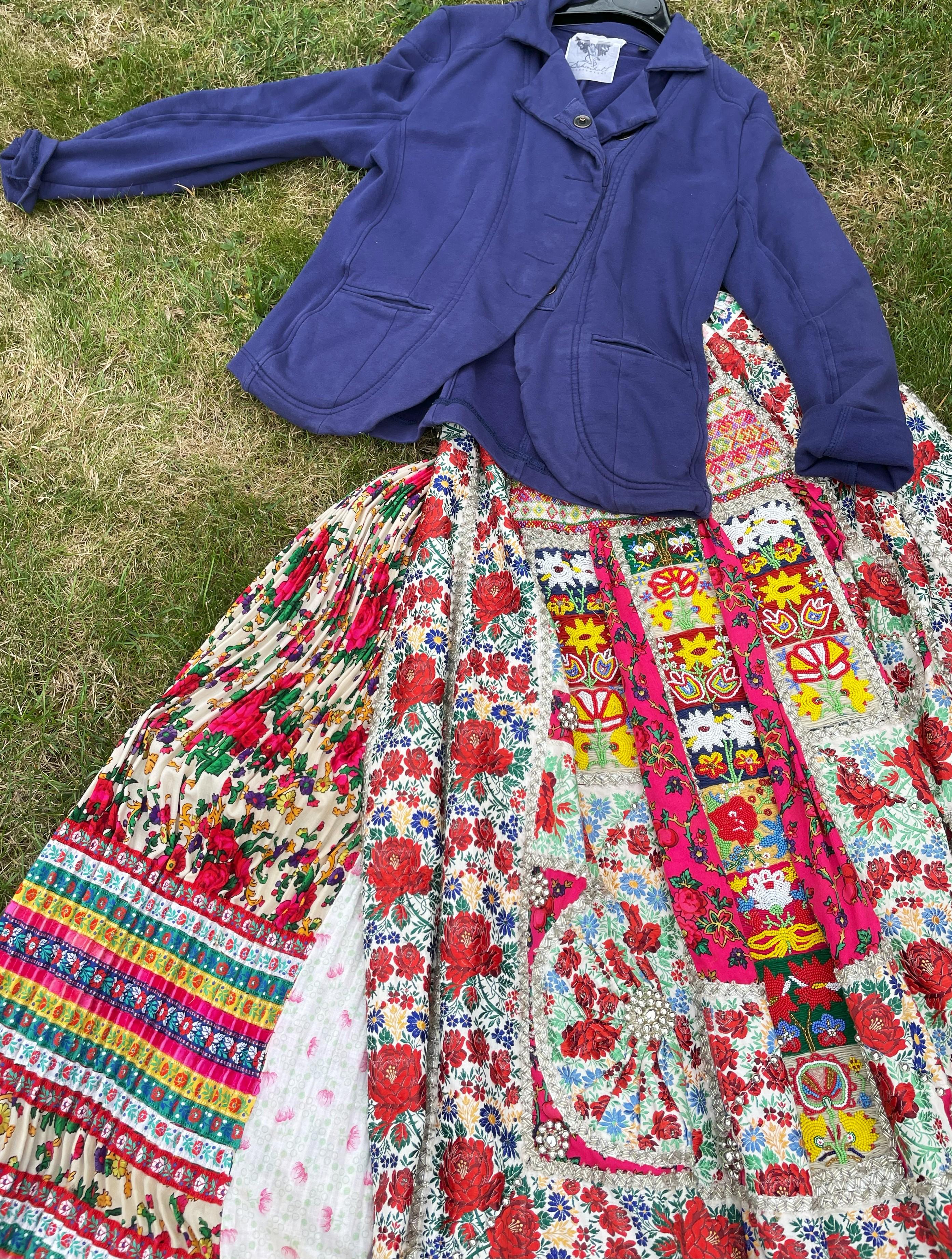 Traditional Hungarian wedding skirt with fully embroidered apron, circa 1960 For Sale 11