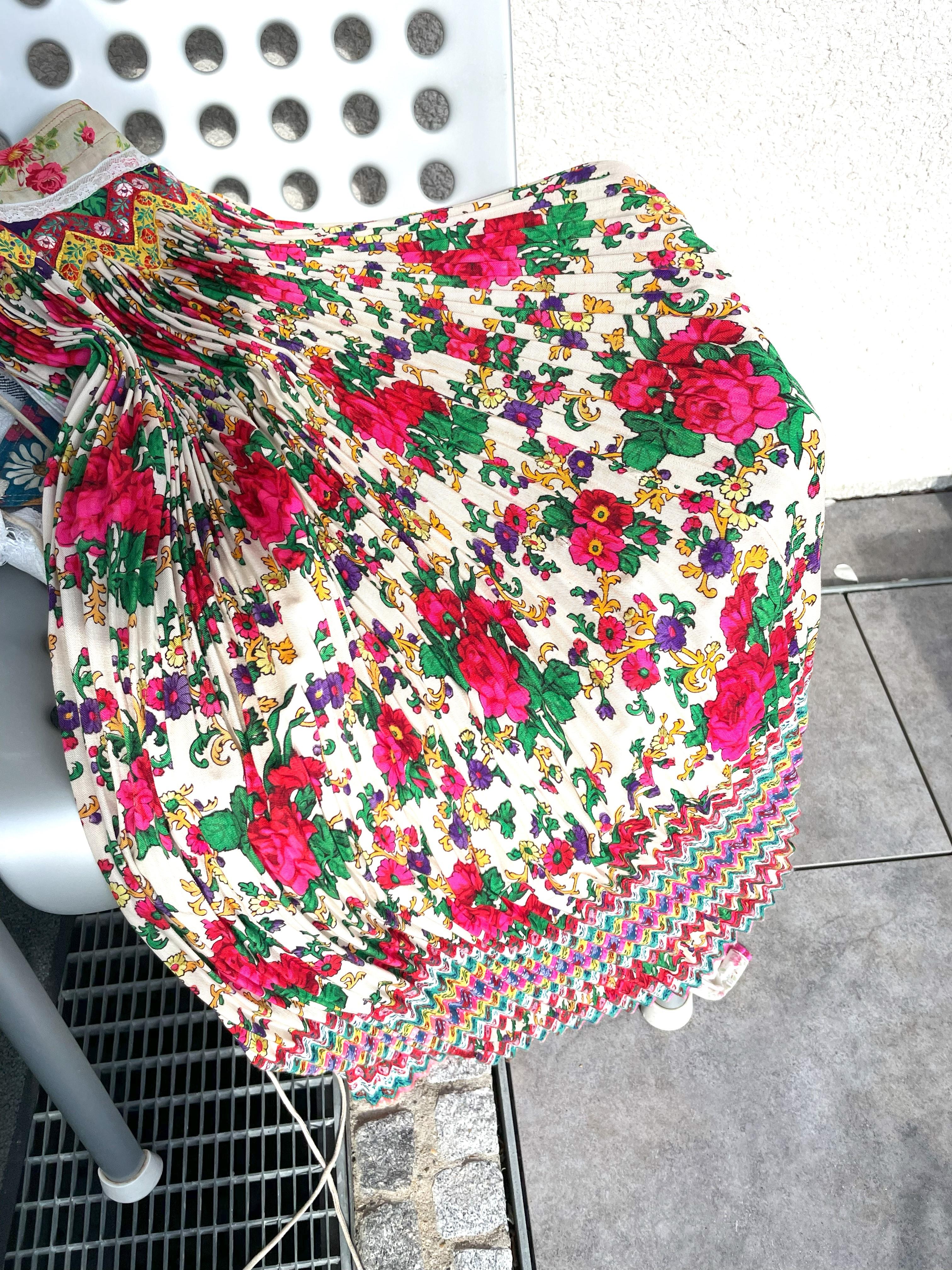 Traditional Hungarian wedding skirt with fully embroidered apron, circa 1960 For Sale 14