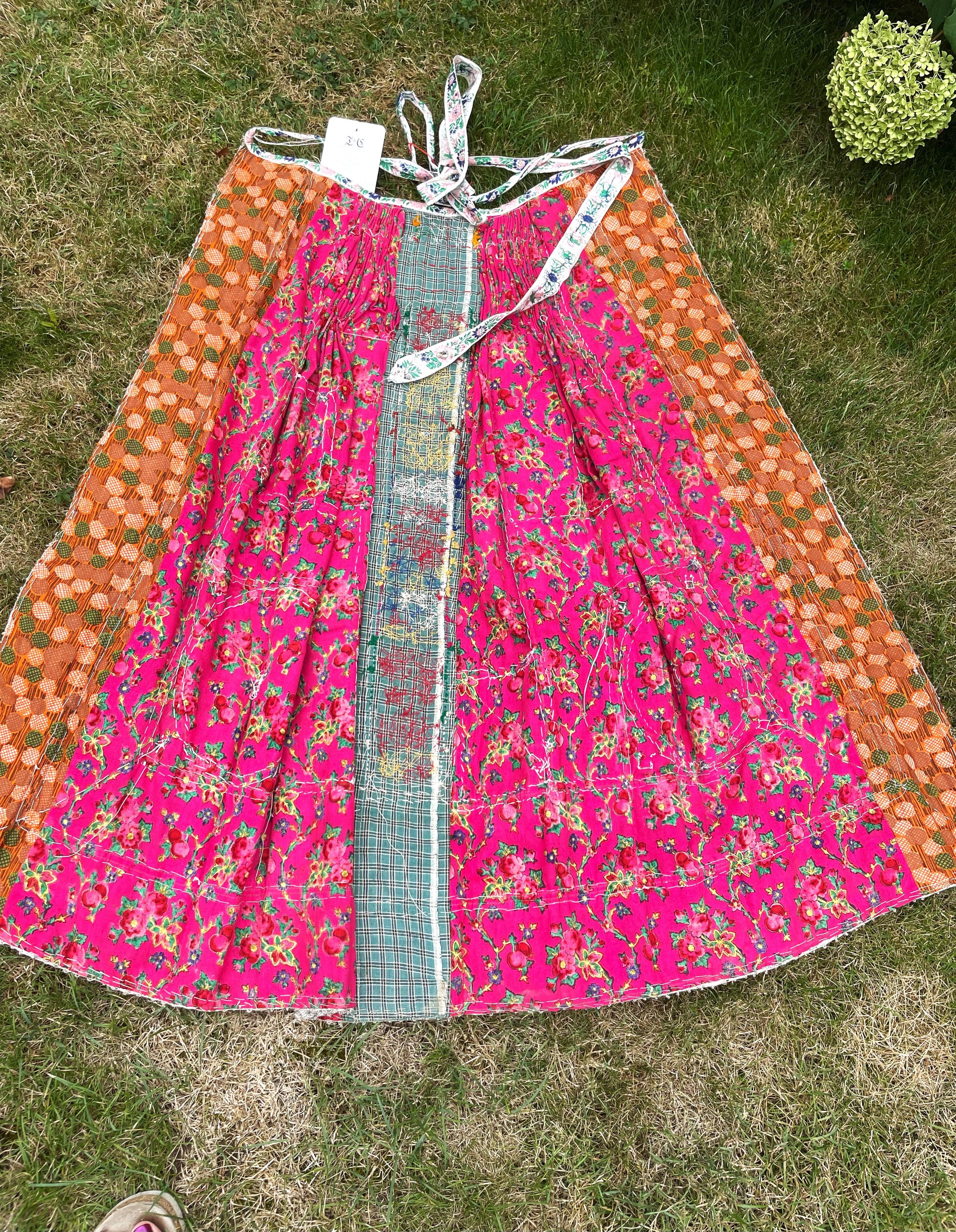 Traditional Hungarian wedding skirt with fully embroidered apron, circa 1960 For Sale 5