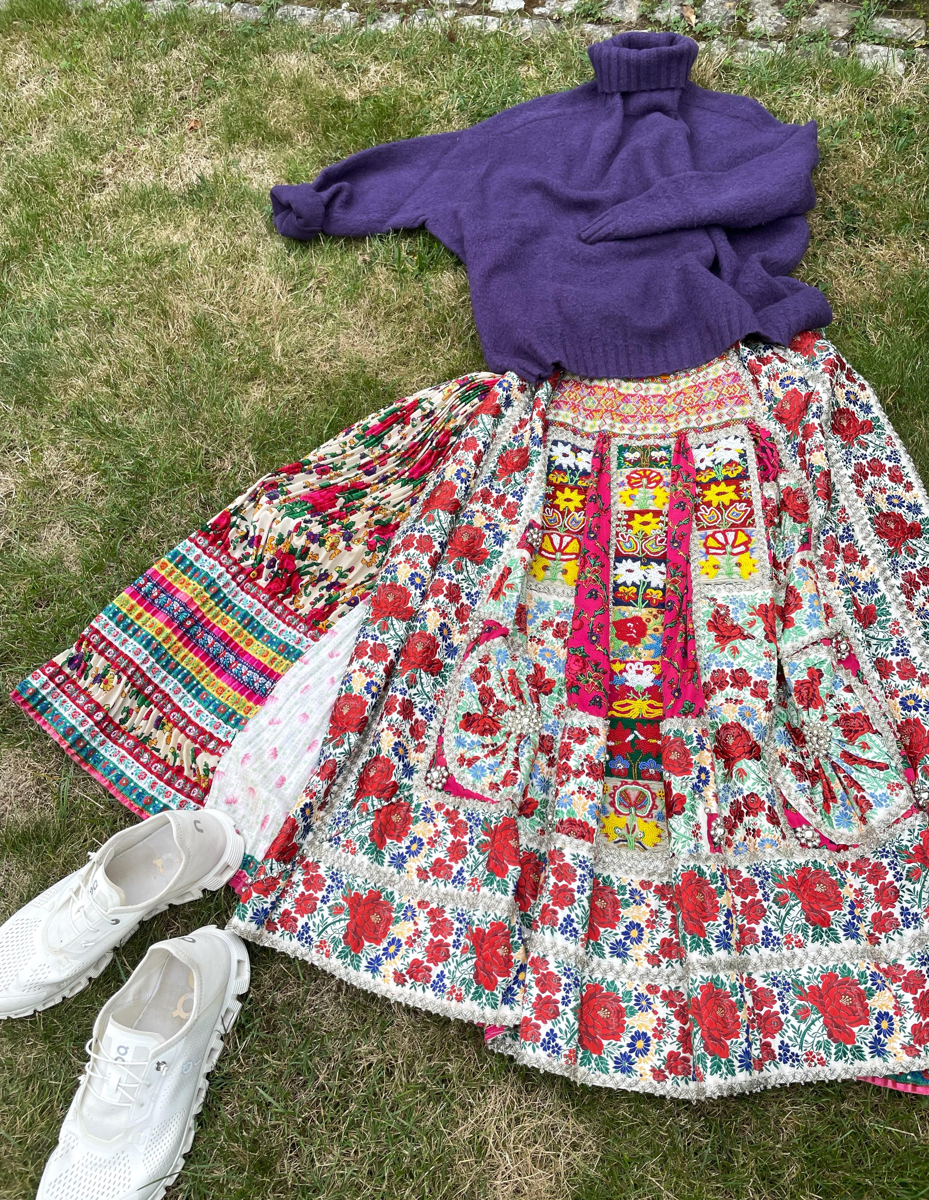 Traditional Hungarian wedding skirt with fully embroidered apron, circa 1960 For Sale 1