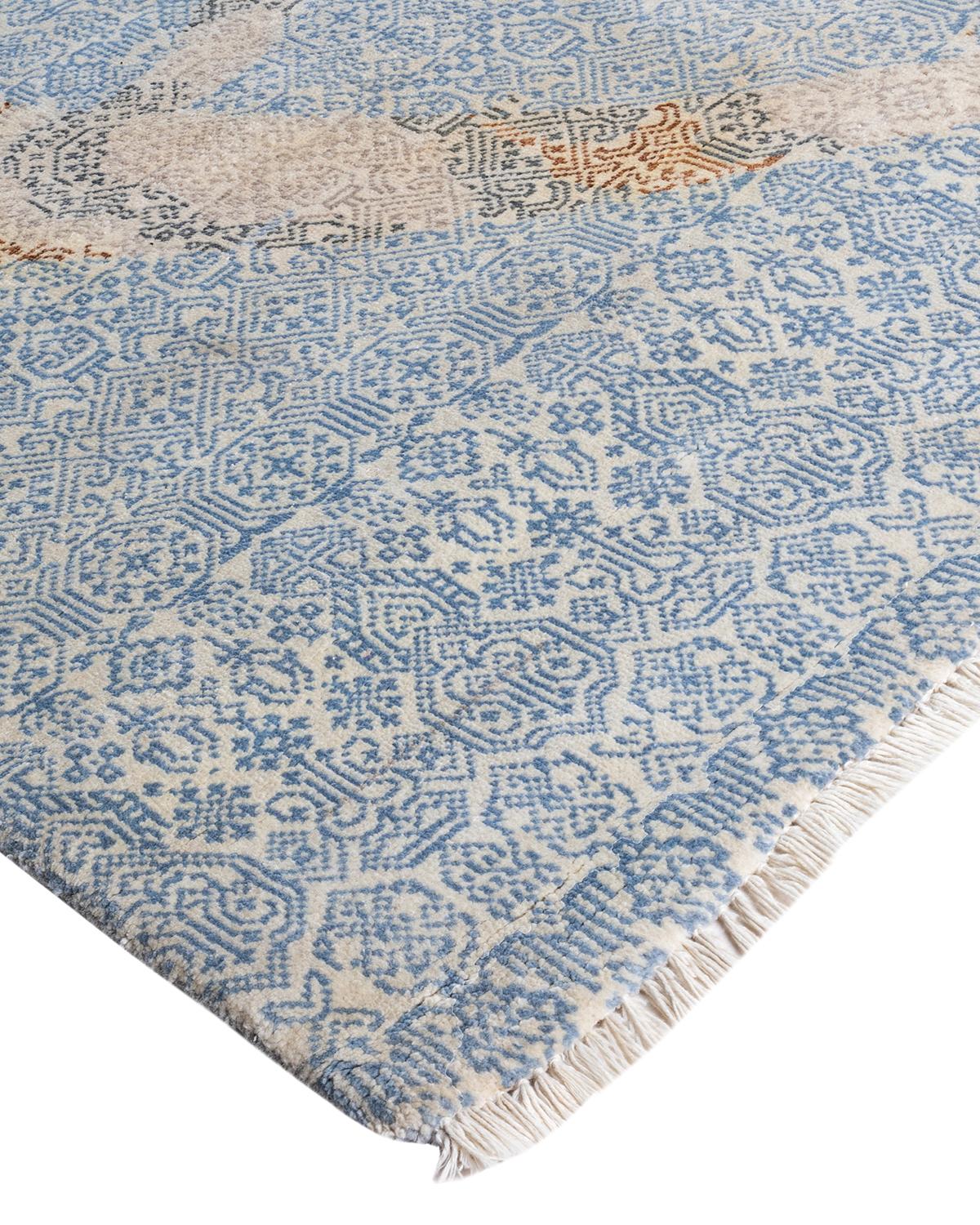 Las alfombras kazak han sido codiciadas durante generaciones, y su estética de diseño único es una cautivadora combinación de historia tribal e influencia geográfica. Intrincadamente anudados a mano con lana, los medallones, los dibujos en toda la