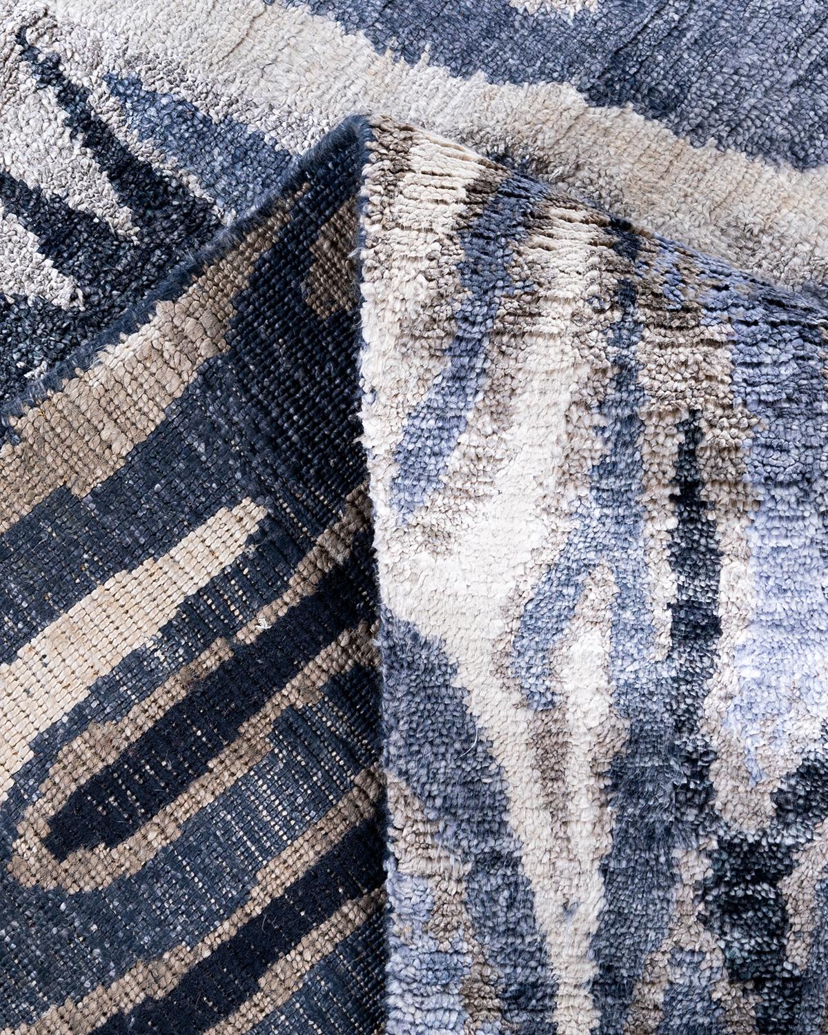 XXI secolo e contemporaneo Traditional Ikat Hand Knots Rugs, Tappeto astratto in seta grigio 8' 0