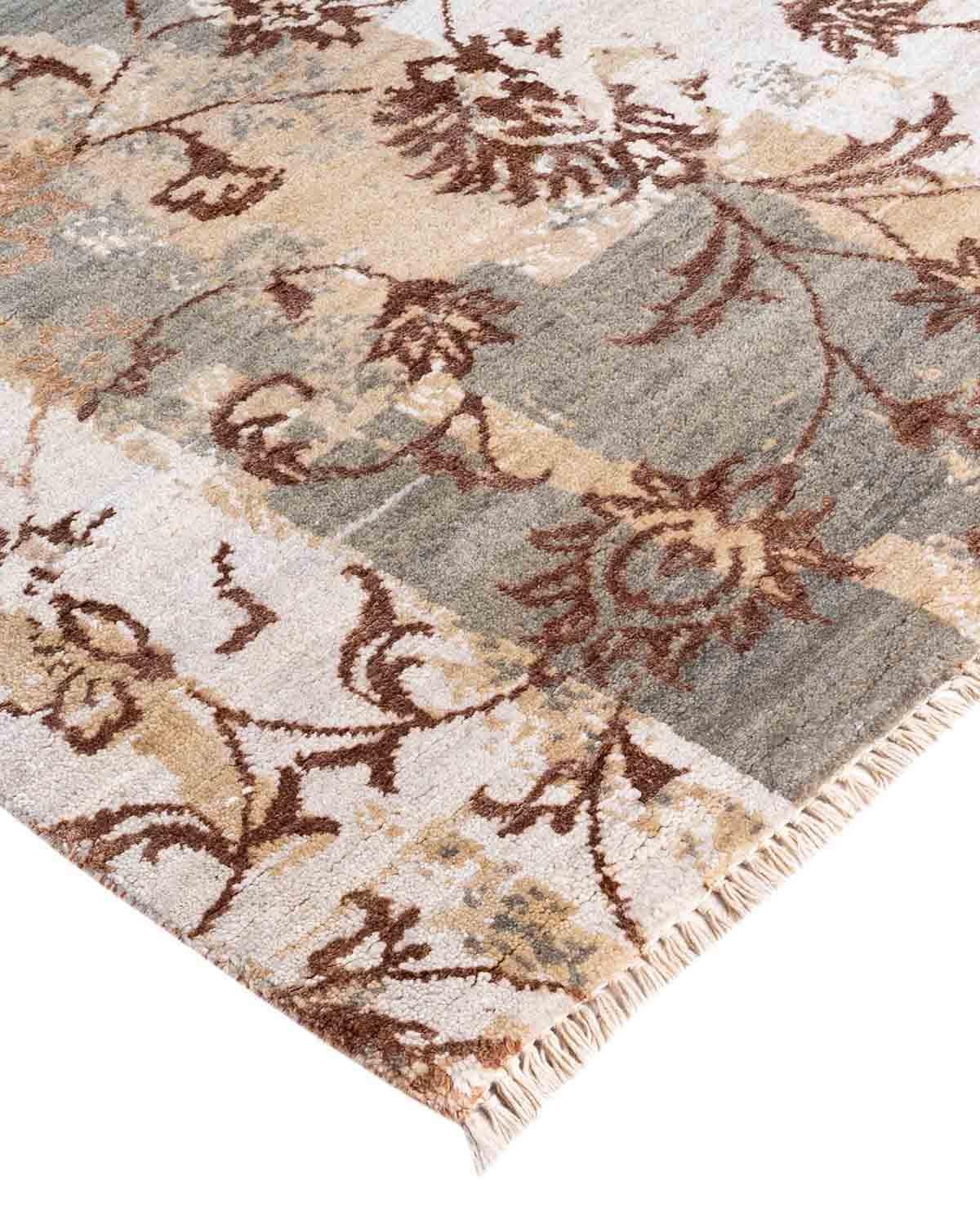 Les tapis kazakhs sont recherchés depuis des générations, leur esthétique unique étant une combinaison captivante d'histoire tribale et d'influence géographique. Les médaillons, les motifs allover et le dessin central, noués à la main de manière