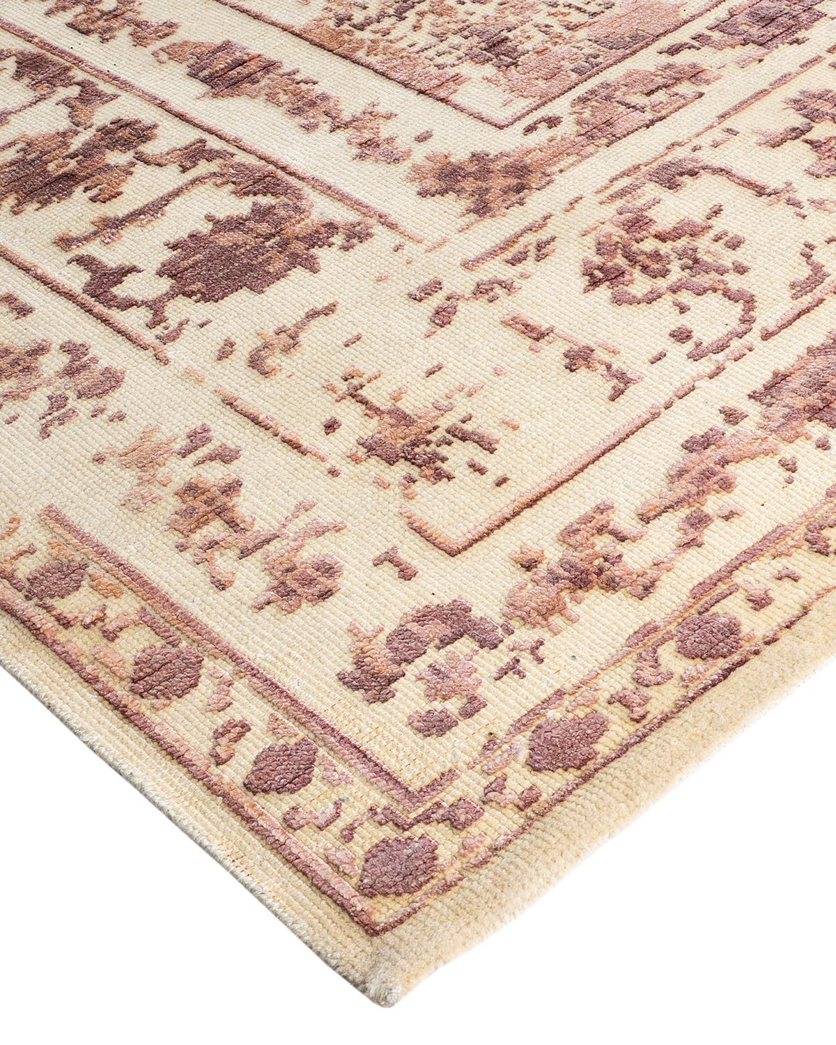 I tappeti Kazak sono ricercati da generazioni e la loro estetica unica è una combinazione accattivante di storia tribale e influenza geografica. Intricatamente annodati a mano in lana, i medaglioni, i motivi allover e il disegno centrale riflettono