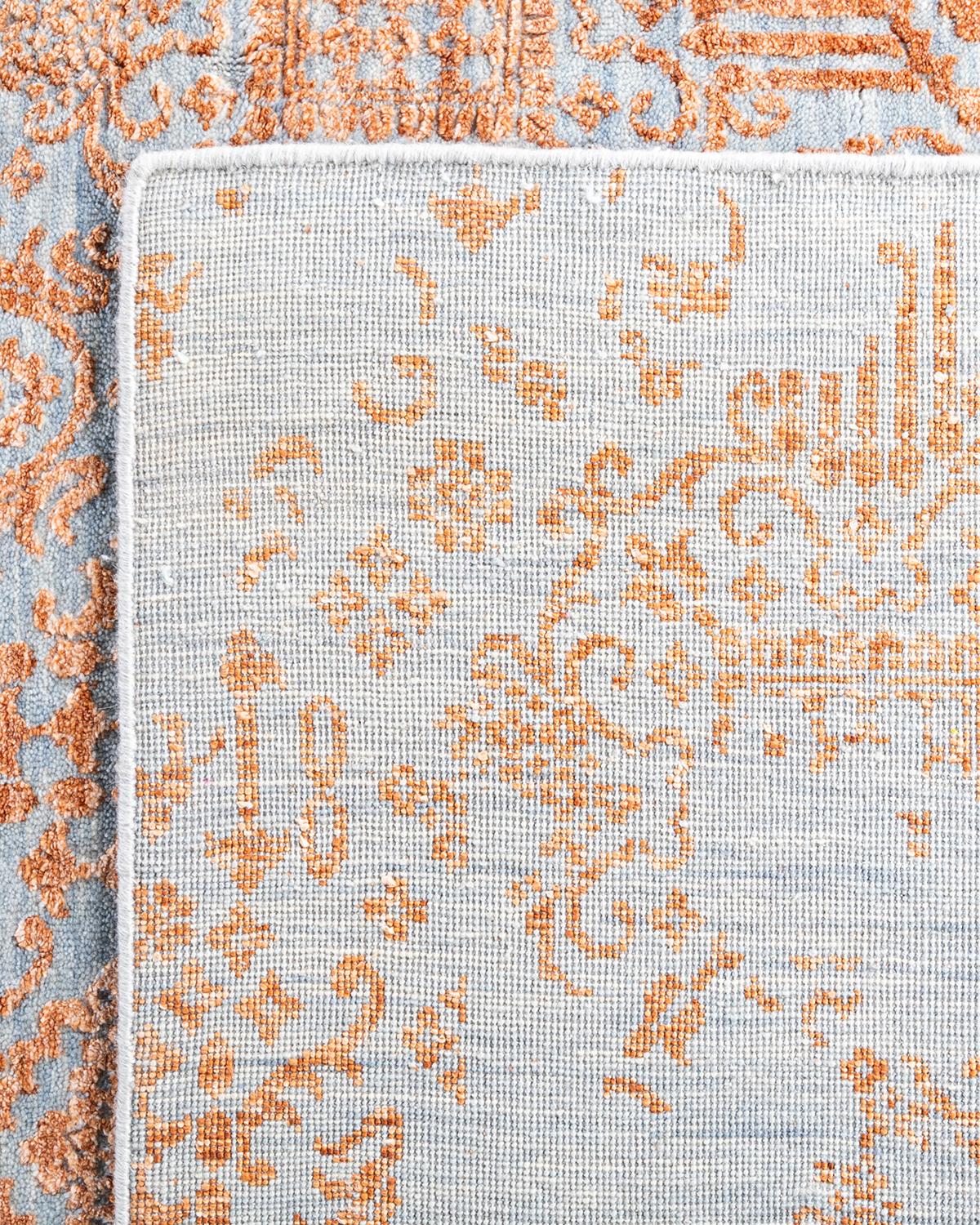 Tapis traditionnel Ikat abstrait noué à la main en soie et laine dorée 7' 10