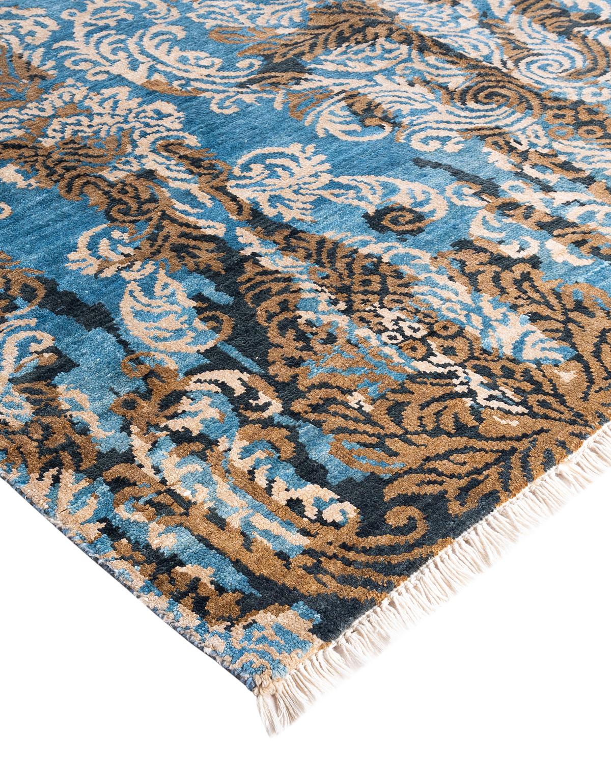 Les tapis kazakhs sont recherchés depuis des générations, leur esthétique unique étant une combinaison captivante d'histoire tribale et d'influence géographique. Les médaillons, les motifs allover et le dessin central, noués à la main de manière