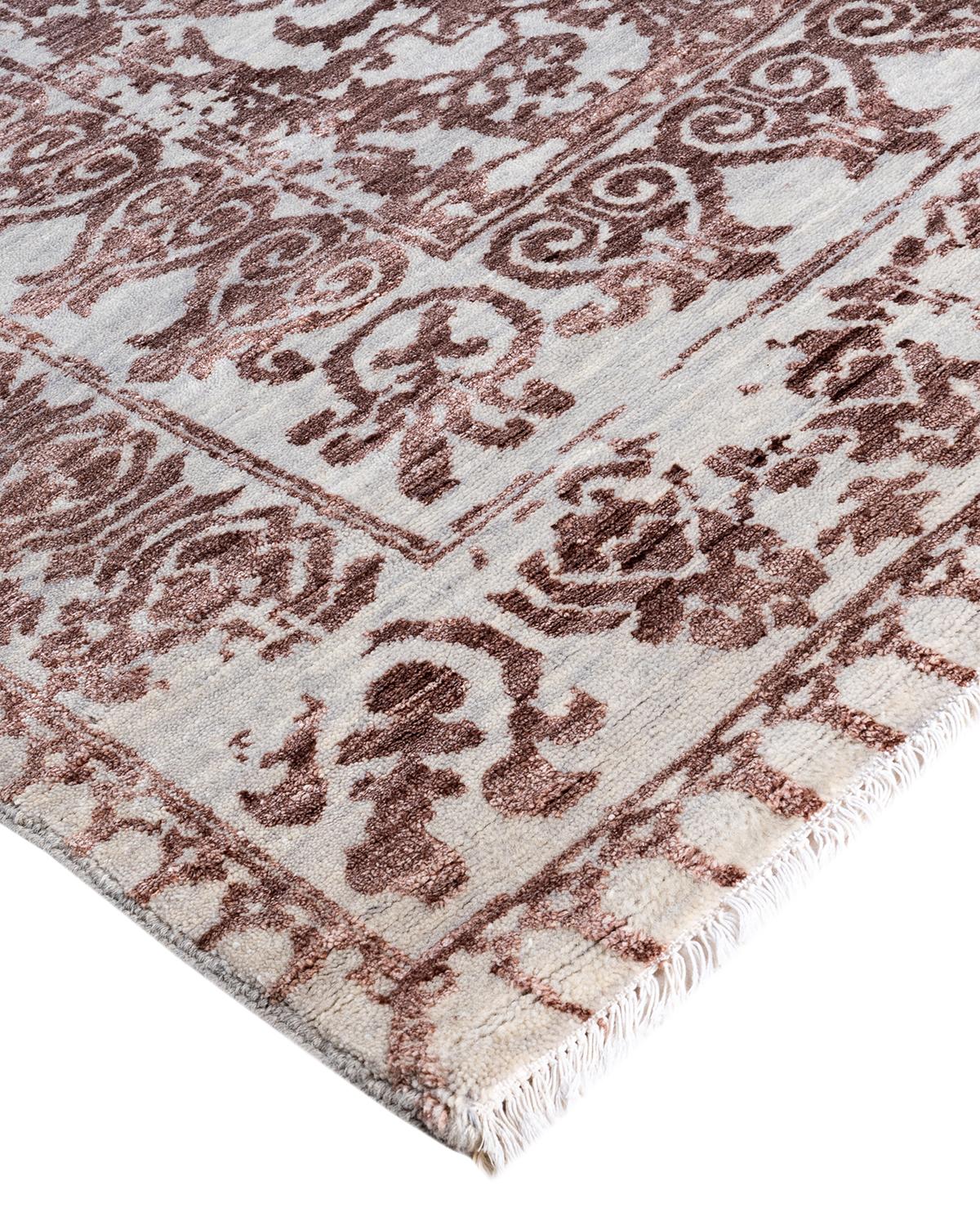 Les tapis kazakhs sont recherchés depuis des générations, leur esthétique unique étant une combinaison captivante d'histoire tribale et d'influence géographique. Les médaillons, les motifs allover et le dessin central, noués à la main de manière