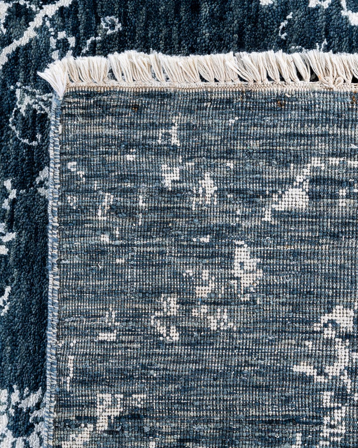 Traditioneller handgeknüpfter abstrakter Ikat-Teppich aus Seide und Wolle in Grau, 8' 1