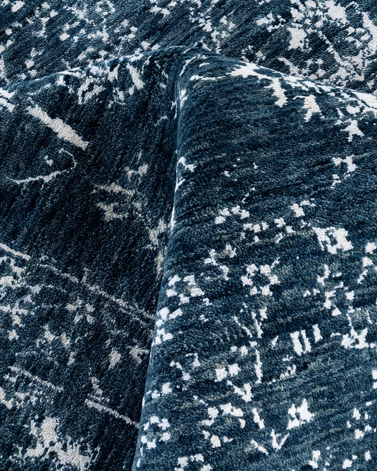 Traditioneller handgeknüpfter abstrakter Ikat-Teppich aus Seide und Wolle in Grau, 8' 1