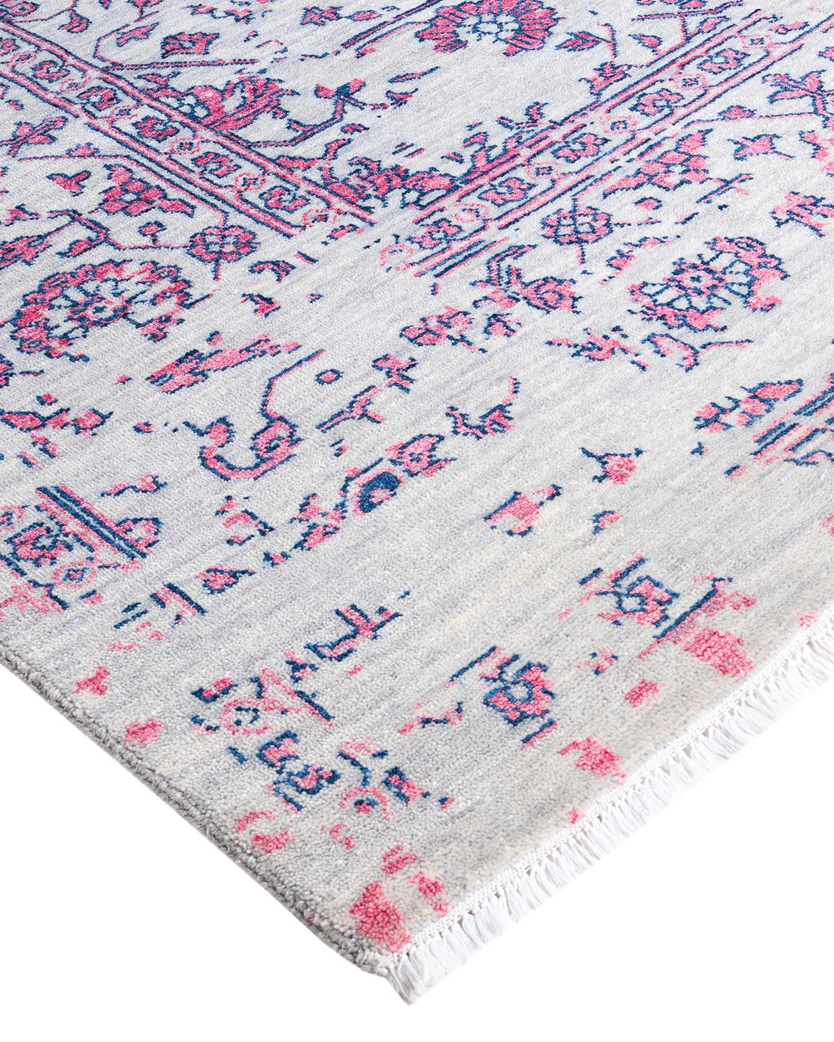 I tappeti Kazak sono ricercati da generazioni e la loro estetica unica è una combinazione accattivante di storia tribale e influenza geografica. Intricatamente annodati a mano in lana, i medaglioni, i motivi allover e il disegno centrale riflettono