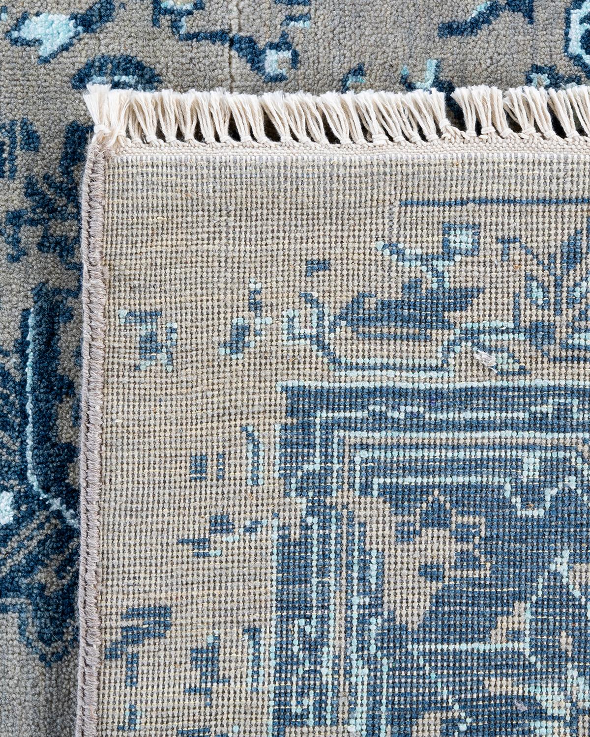 Traditioneller handgeknüpfter abstrakter Ikat-Teppich aus Seide und Wolle in Grau, 8' 2
