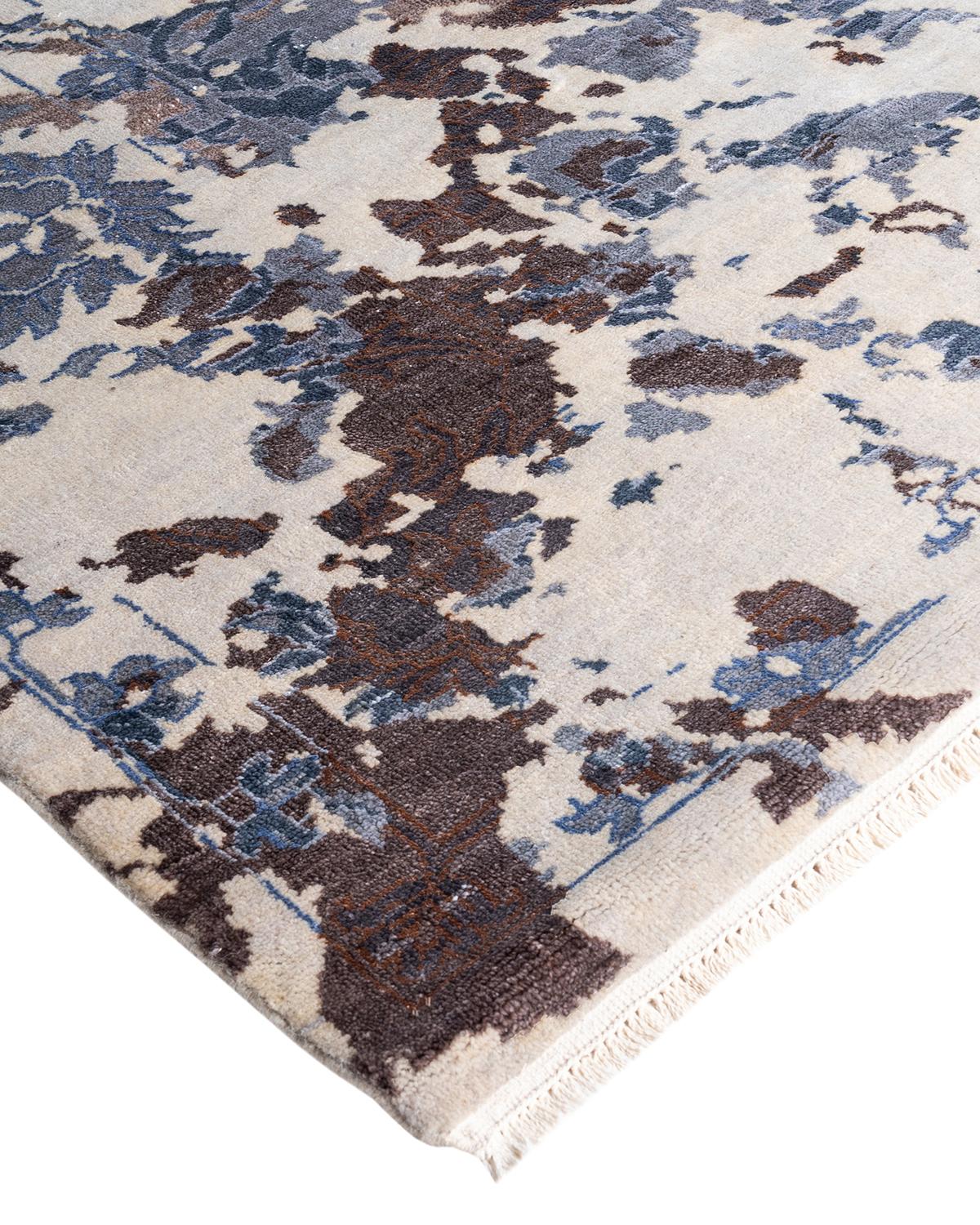Les tapis kazakhs sont recherchés depuis des générations, leur esthétique unique étant une combinaison captivante d'histoire tribale et d'influence géographique. Les médaillons, les motifs allover et le dessin central, noués à la main de manière
