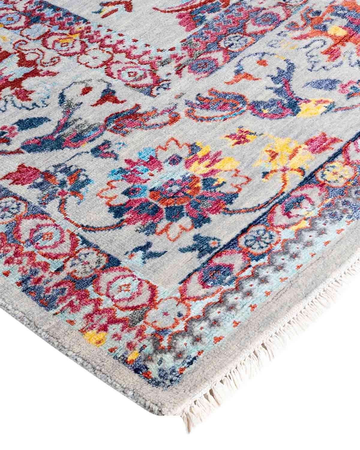 I tappeti Kazak sono ricercati da generazioni e la loro estetica unica è una combinazione accattivante di storia tribale e influenza geografica. Intricatamente annodati a mano in lana, i medaglioni, i motivi allover e il disegno centrale riflettono